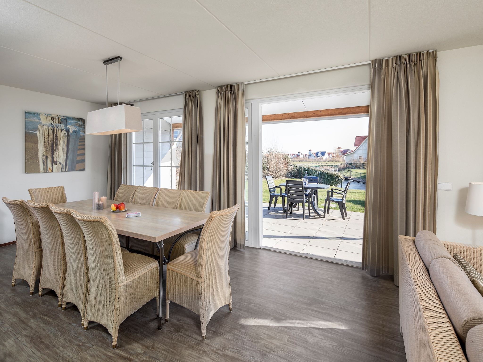 De eetkamer van Noordzee Résidence Cadzand-Bad 13 in Cadzand-Bad