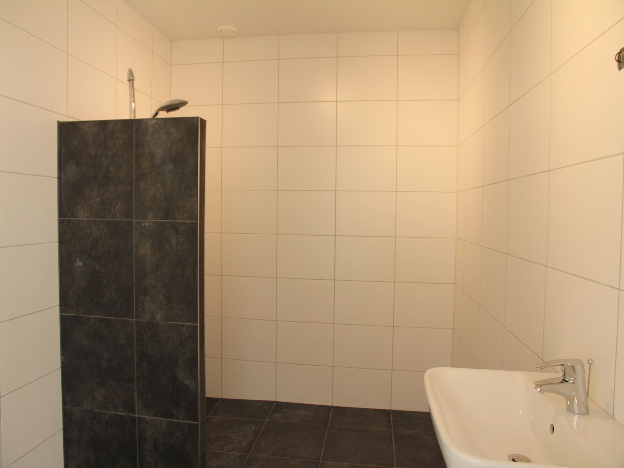 De badkamer van De Beukelaar 2pers in Schoorl