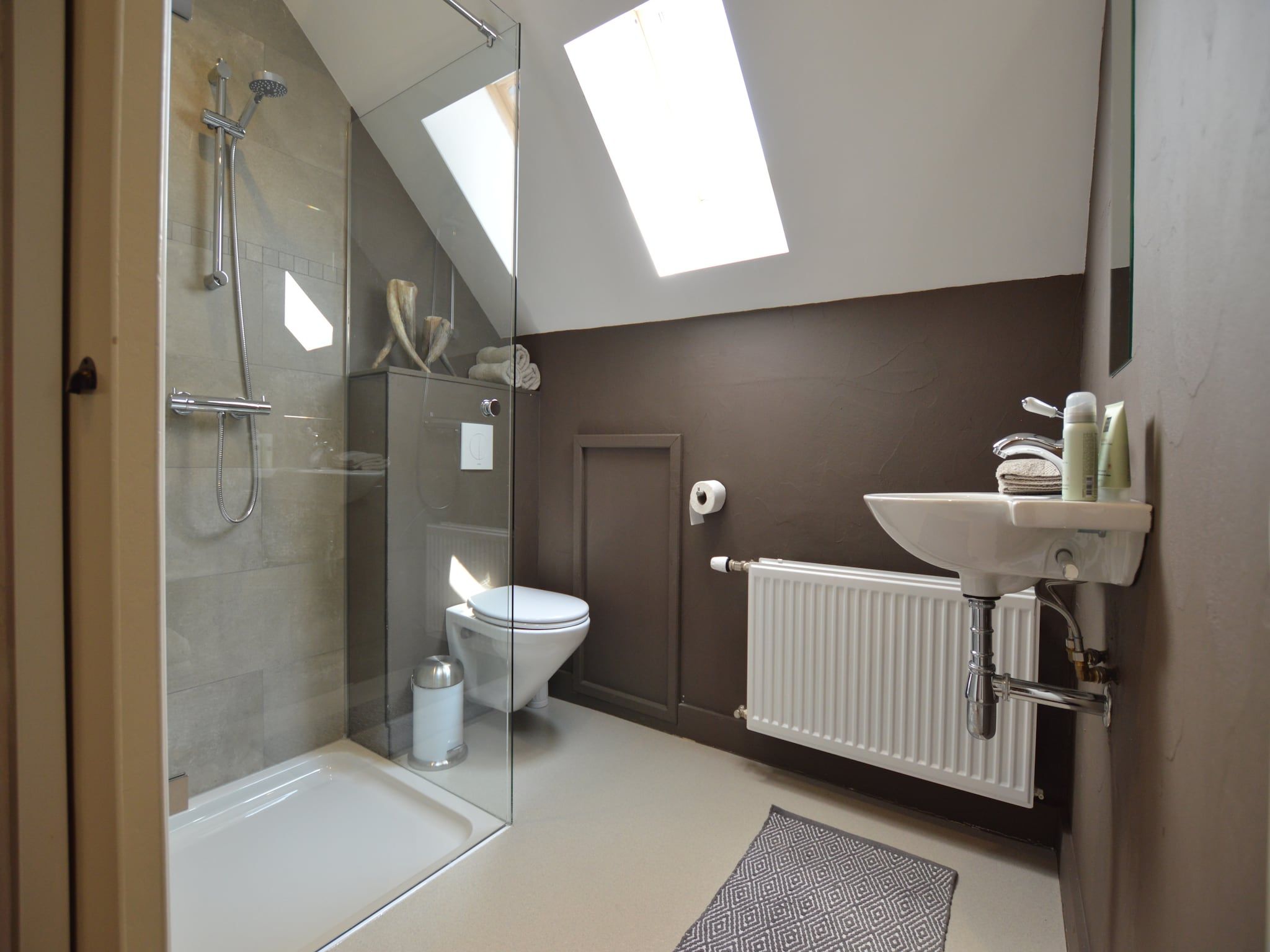 De badkamer van La Grande Maison Douce in Alphen