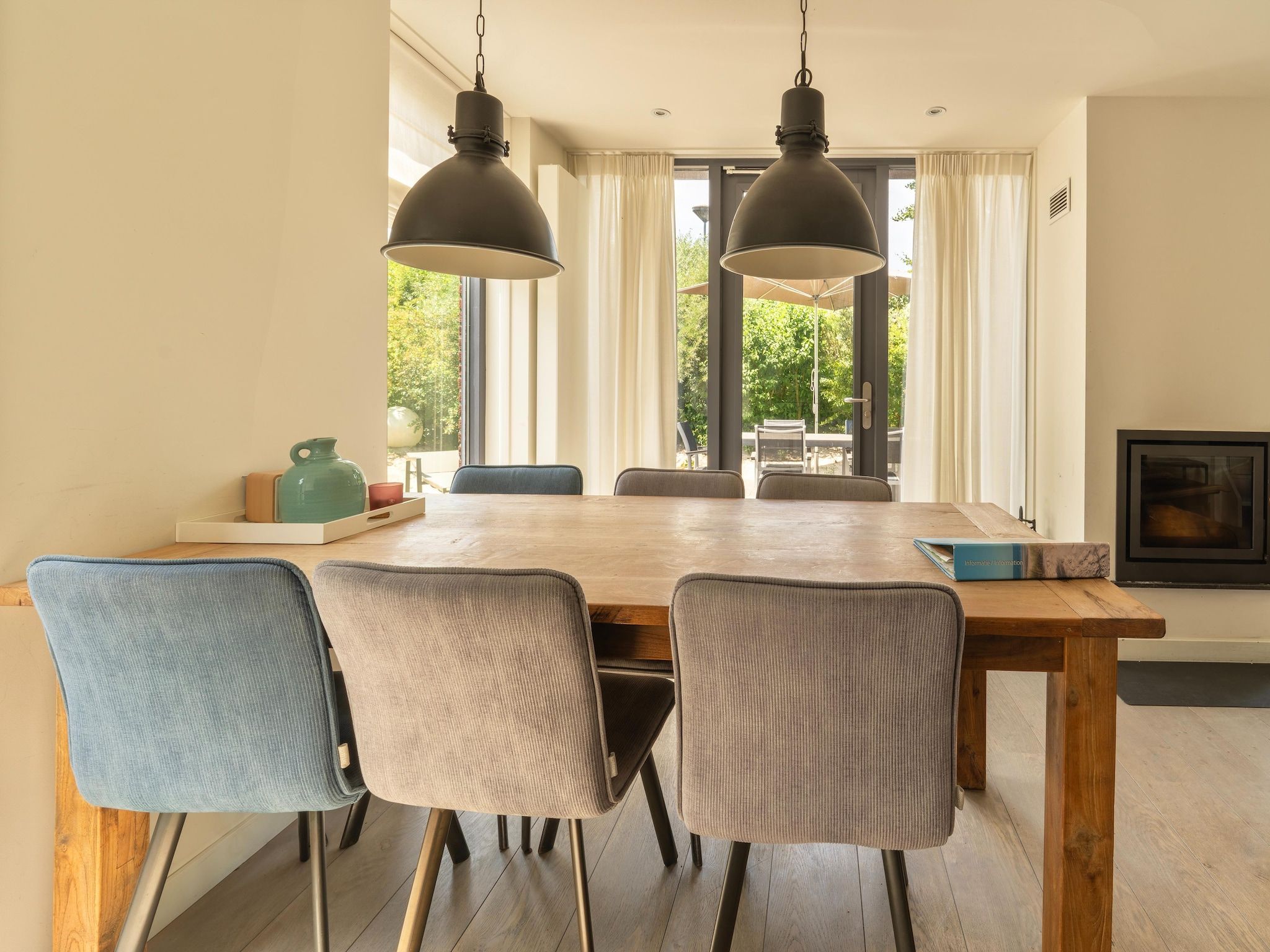 De eetkamer van Villa Egmond in Egmond aan den Hoef