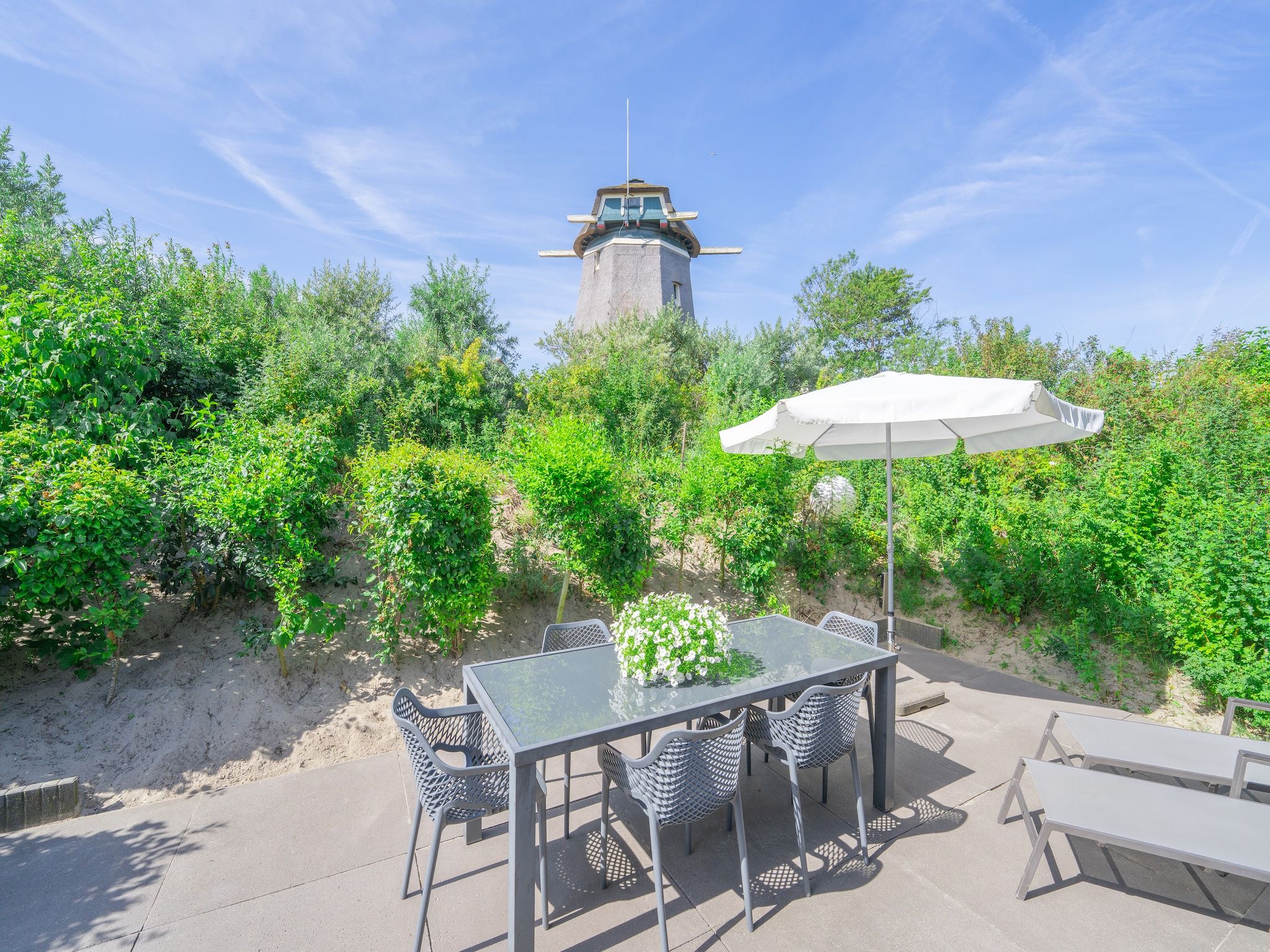 Het terras van Casa Anti Stressa in Egmond aan den Hoef