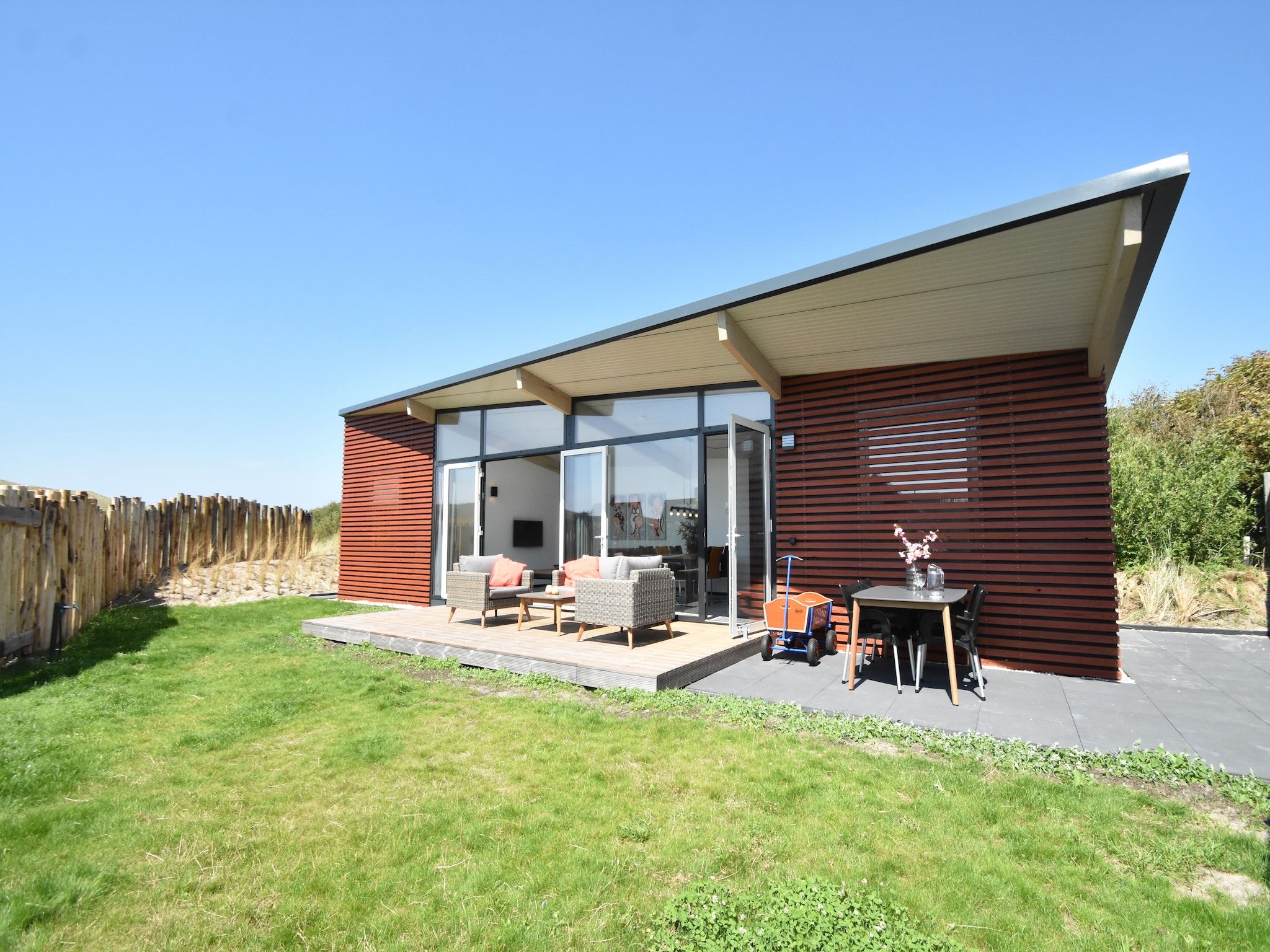 De buitenkant van Quality Lodge aan de Duinen in Callantsoog