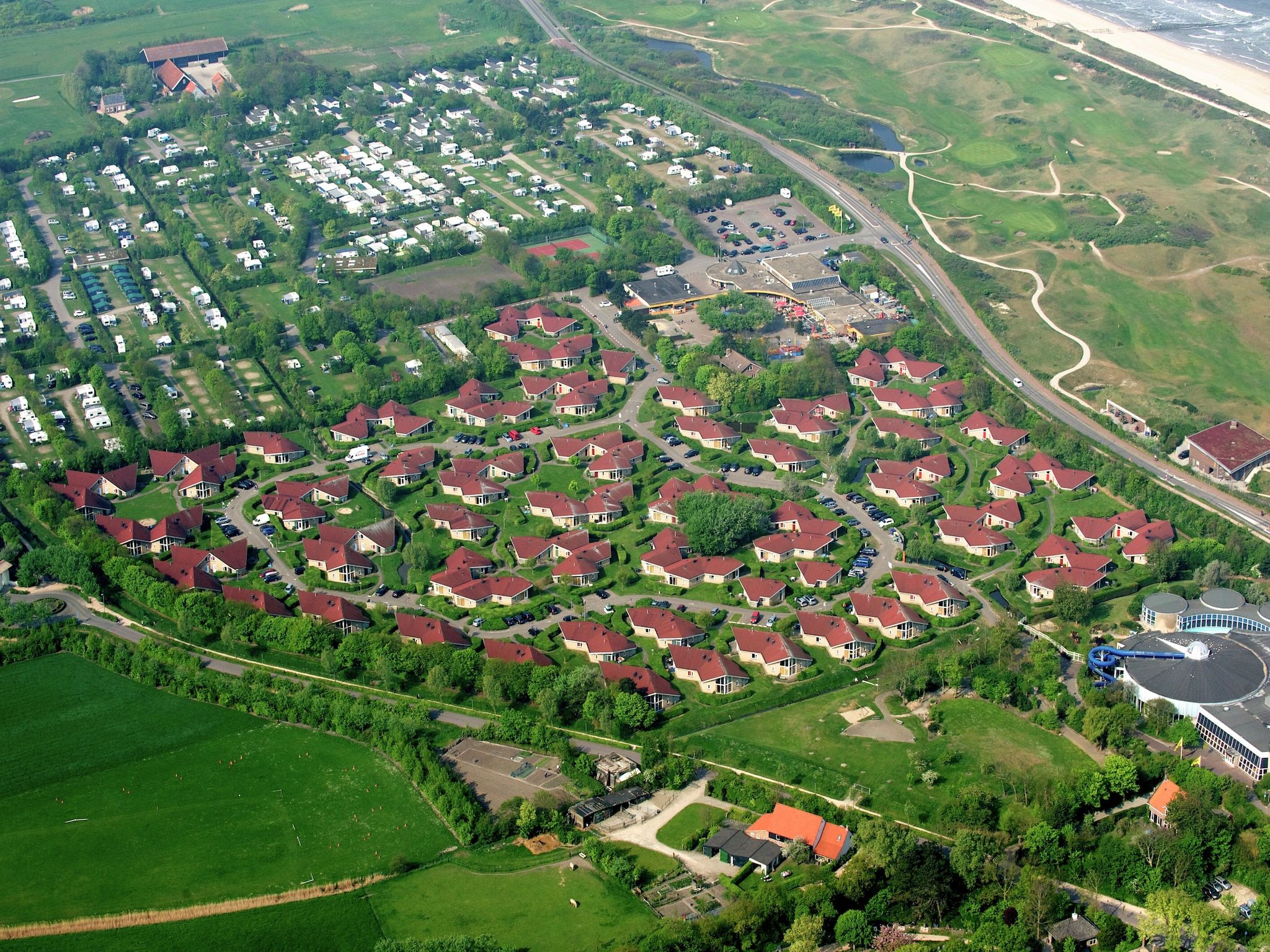De buitenkant van Vakantiepark Hof Domburg 12 in Domburg