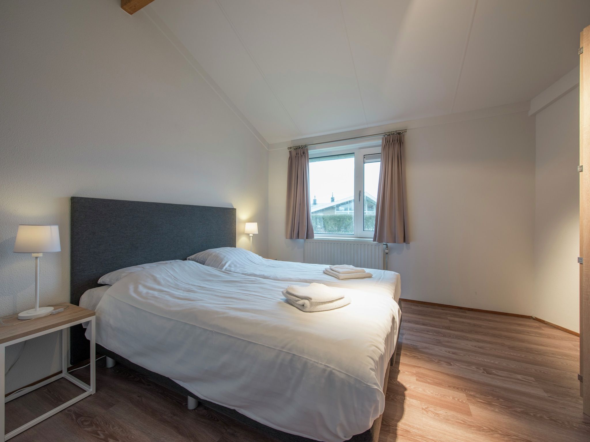 Een slaapkamer van Vakantiepark Hof Domburg 11 in Domburg