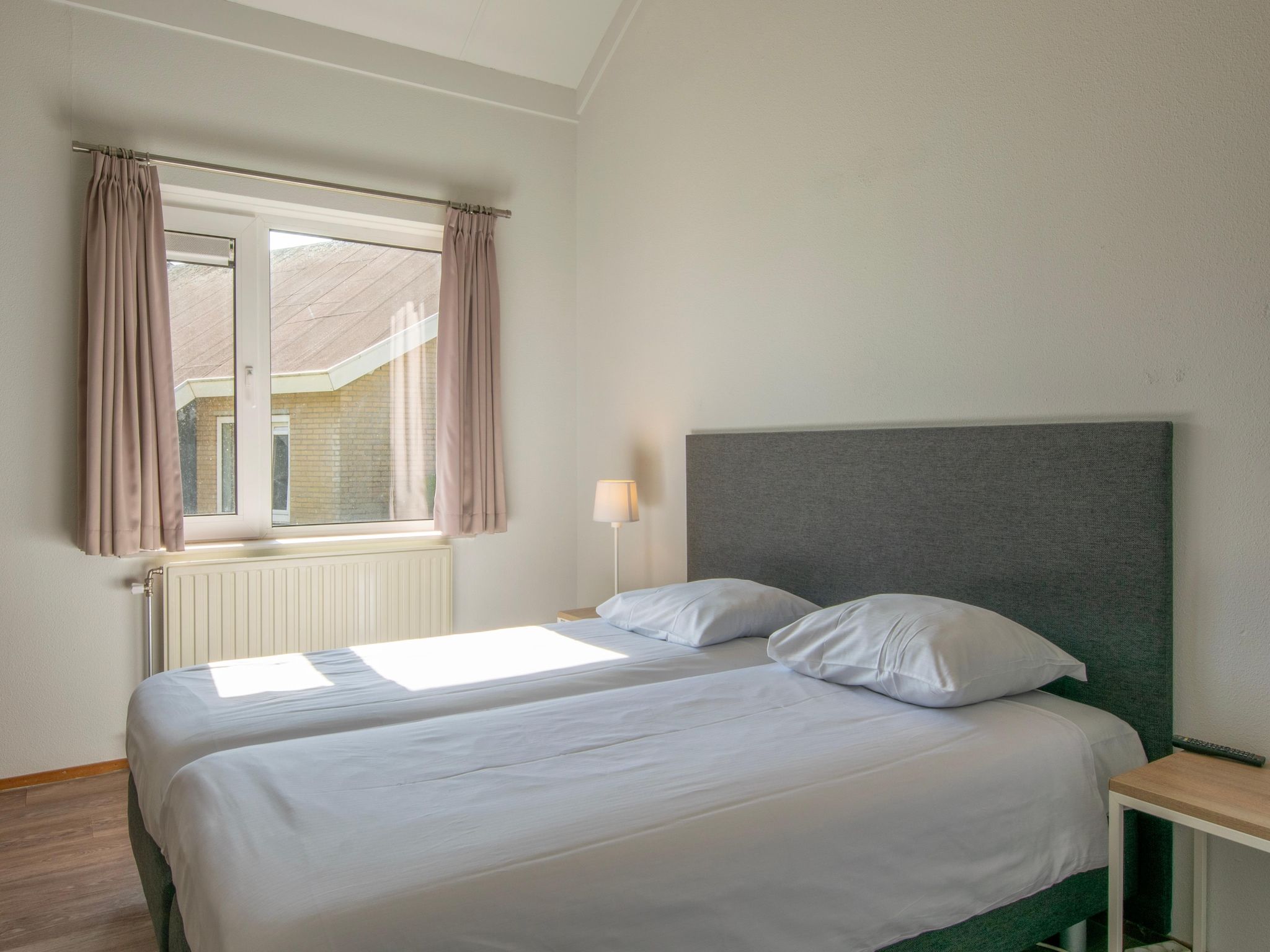 Een slaapkamer van Vakantiepark Hof Domburg 10 in Domburg
