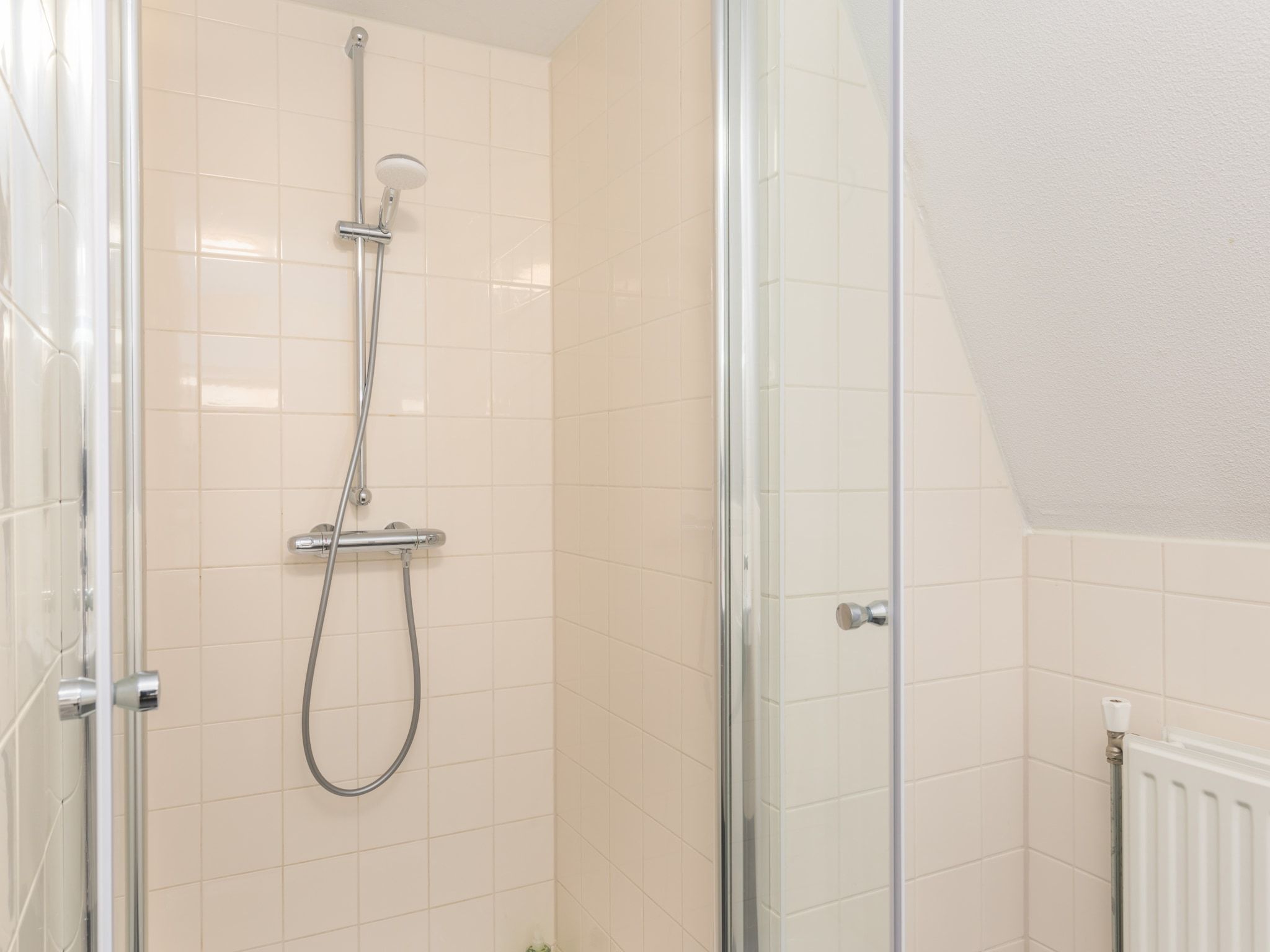 De badkamer van Marinapark Volendam 3 in Volendam