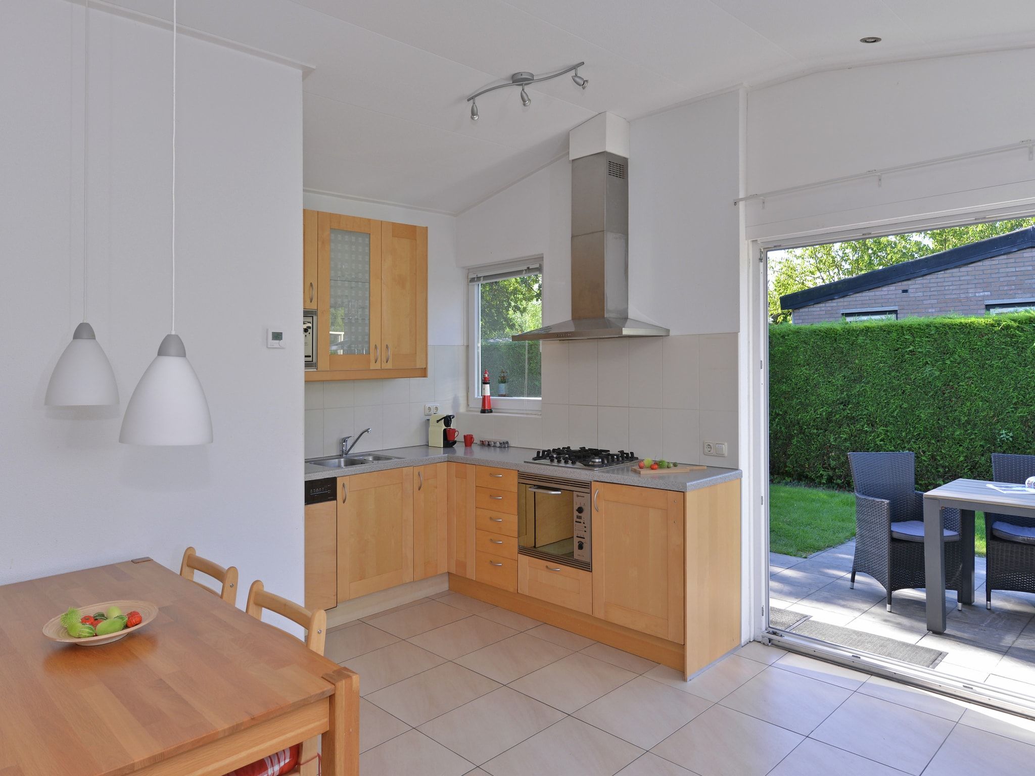 De eetkamer van Saturnuslaan 14 in Kamperland