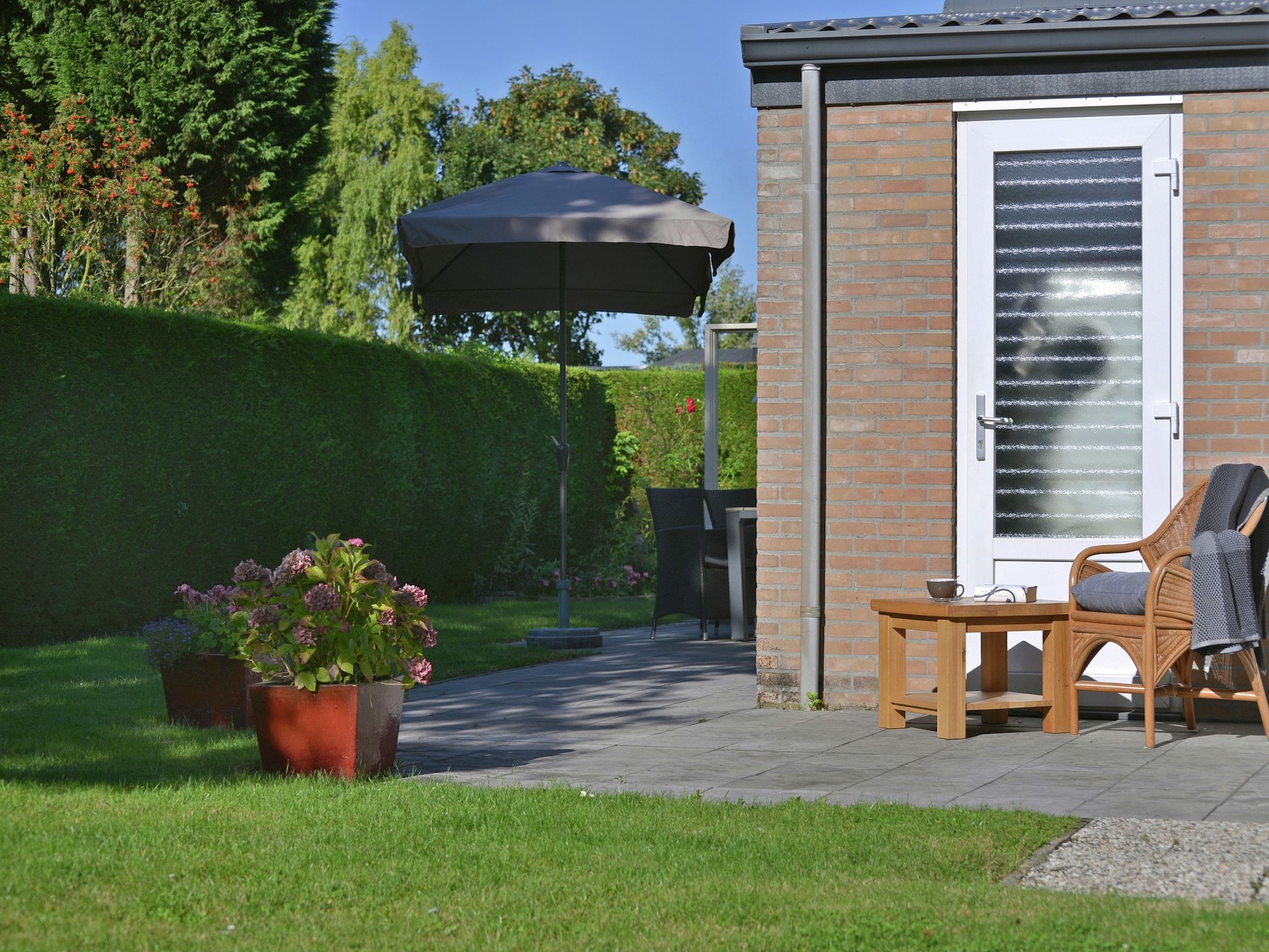 De tuin van Saturnuslaan 14 in Kamperland