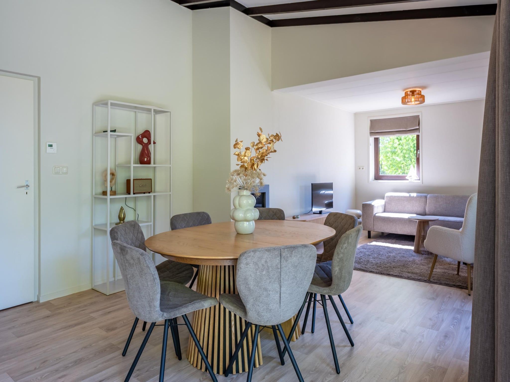 De eetkamer van Wilgenlaan 1 in Kamperland