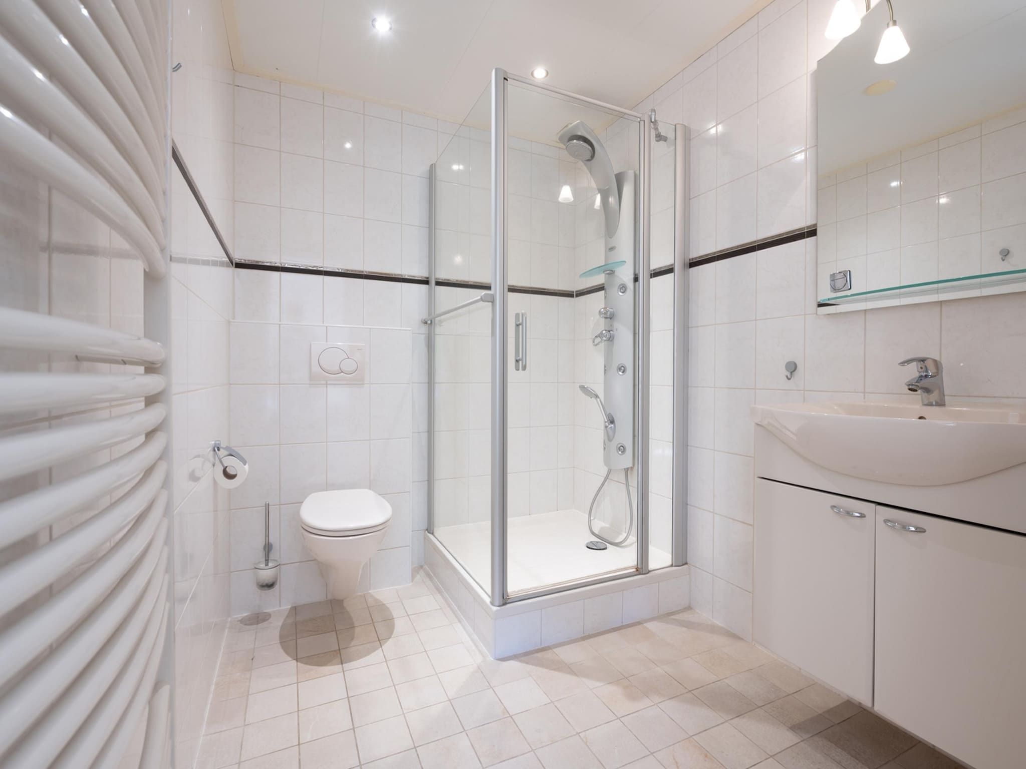 De badkamer van Wilgenlaan 1 in Kamperland