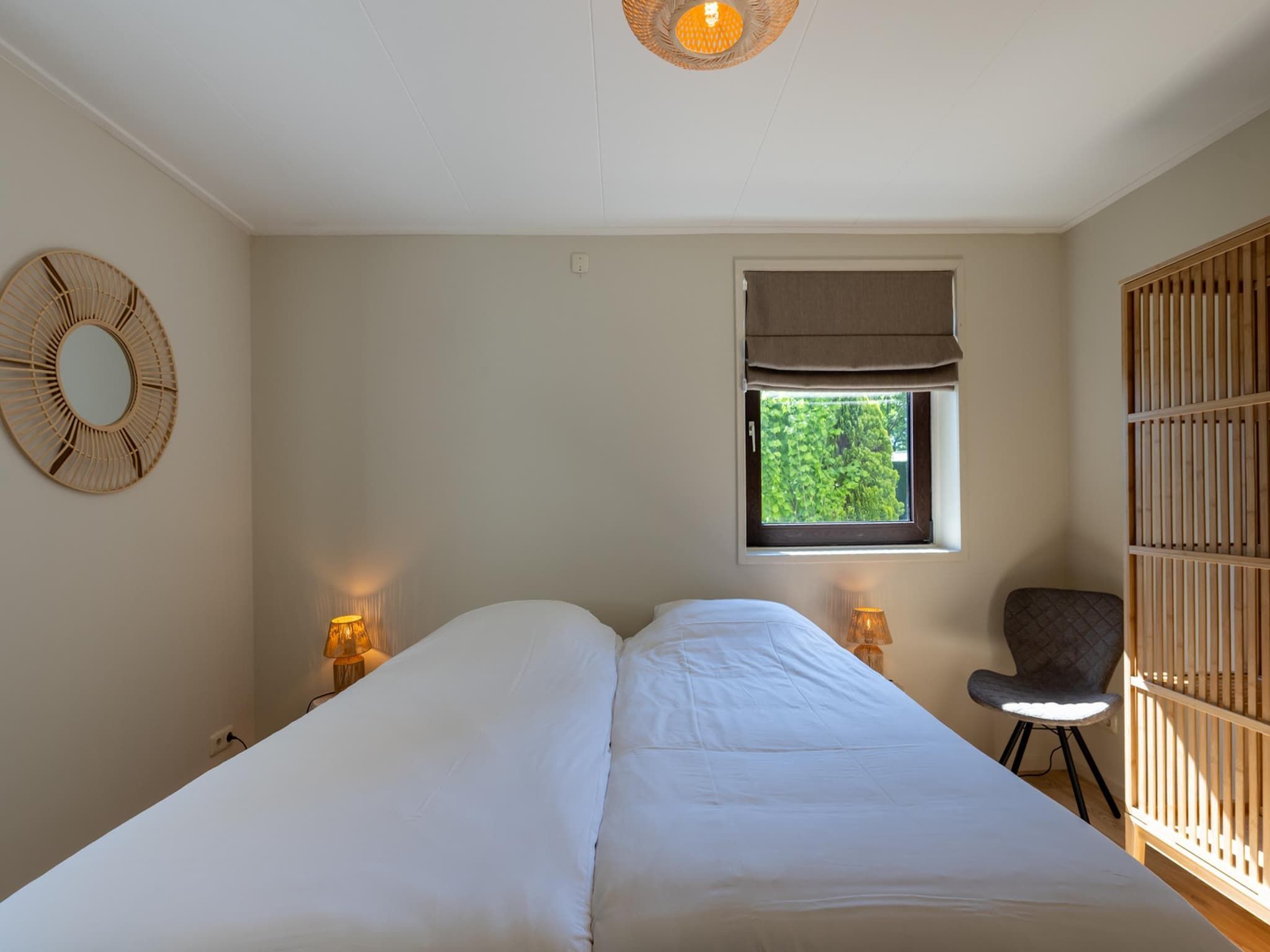 Een slaapkamer van Wilgenlaan 1 in Kamperland