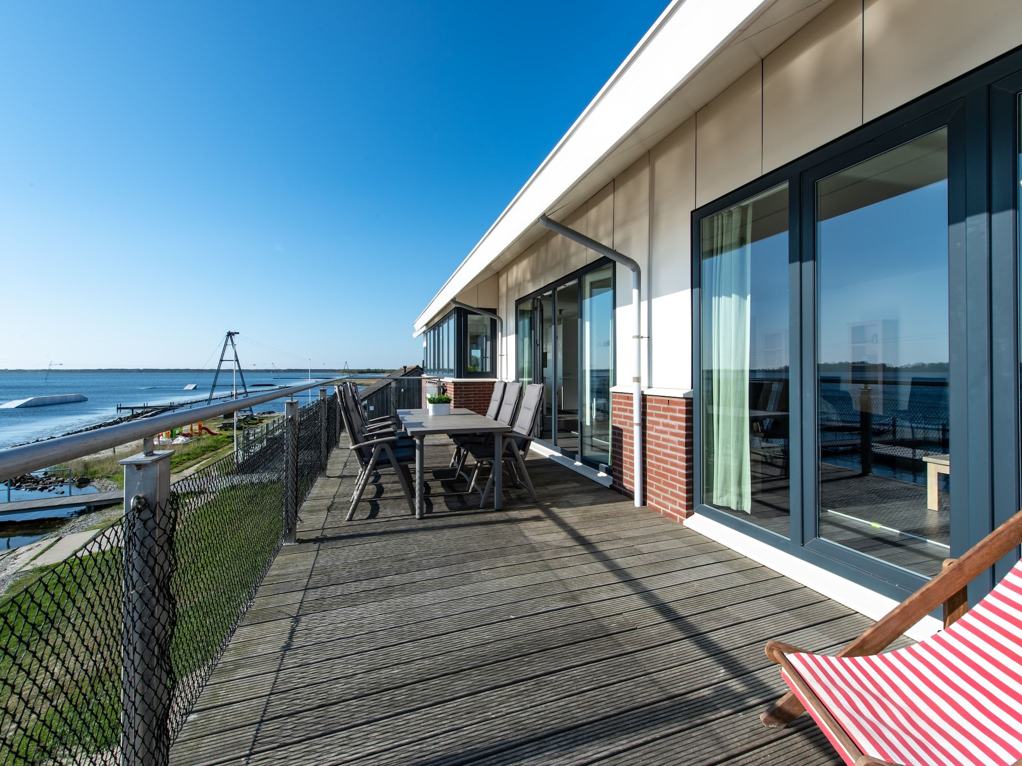 Het terras van Penthouse XXL 4ab in Kamperland