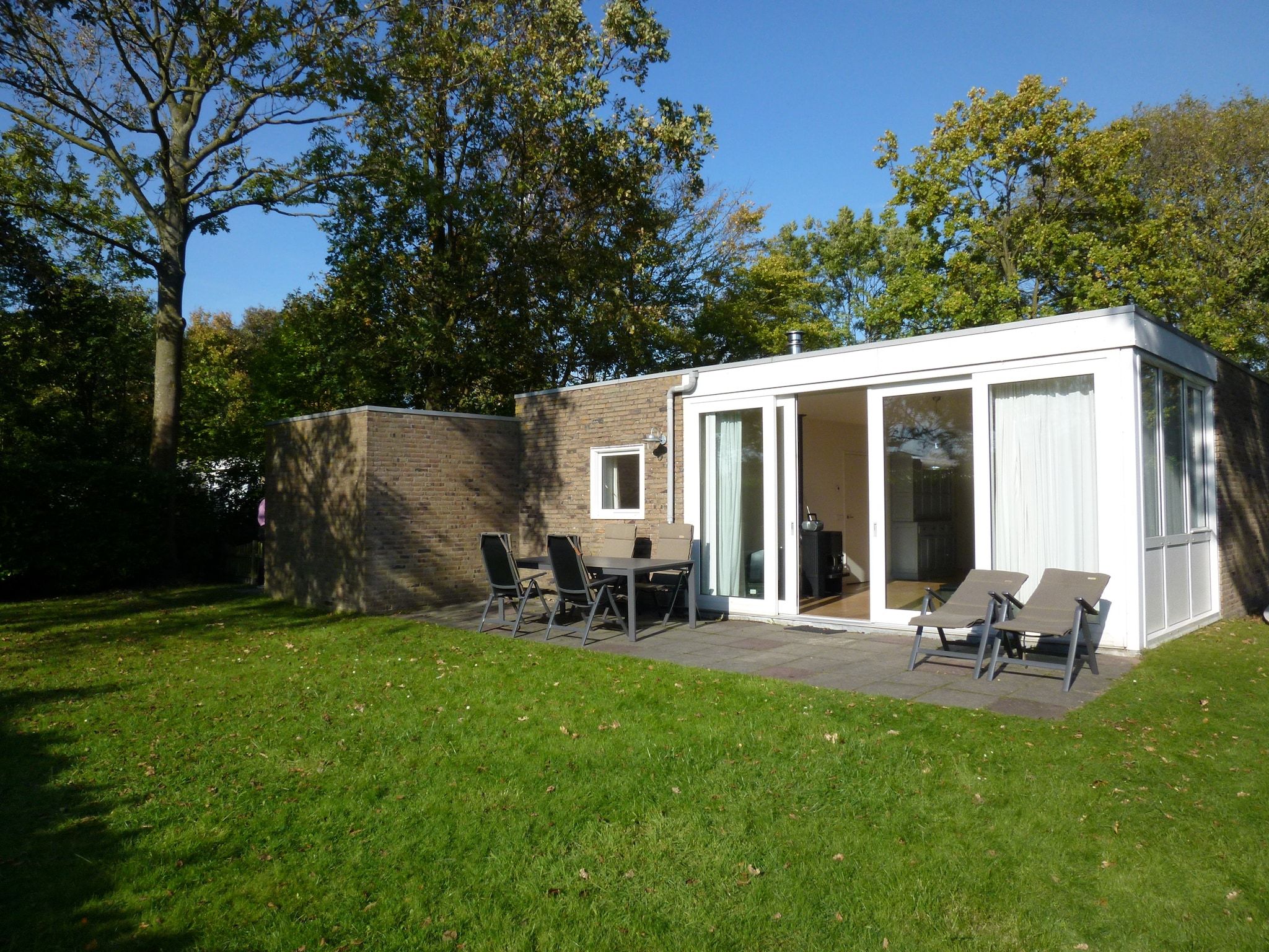 De buitenkant van Zwanenlaan 13 in Kamperland