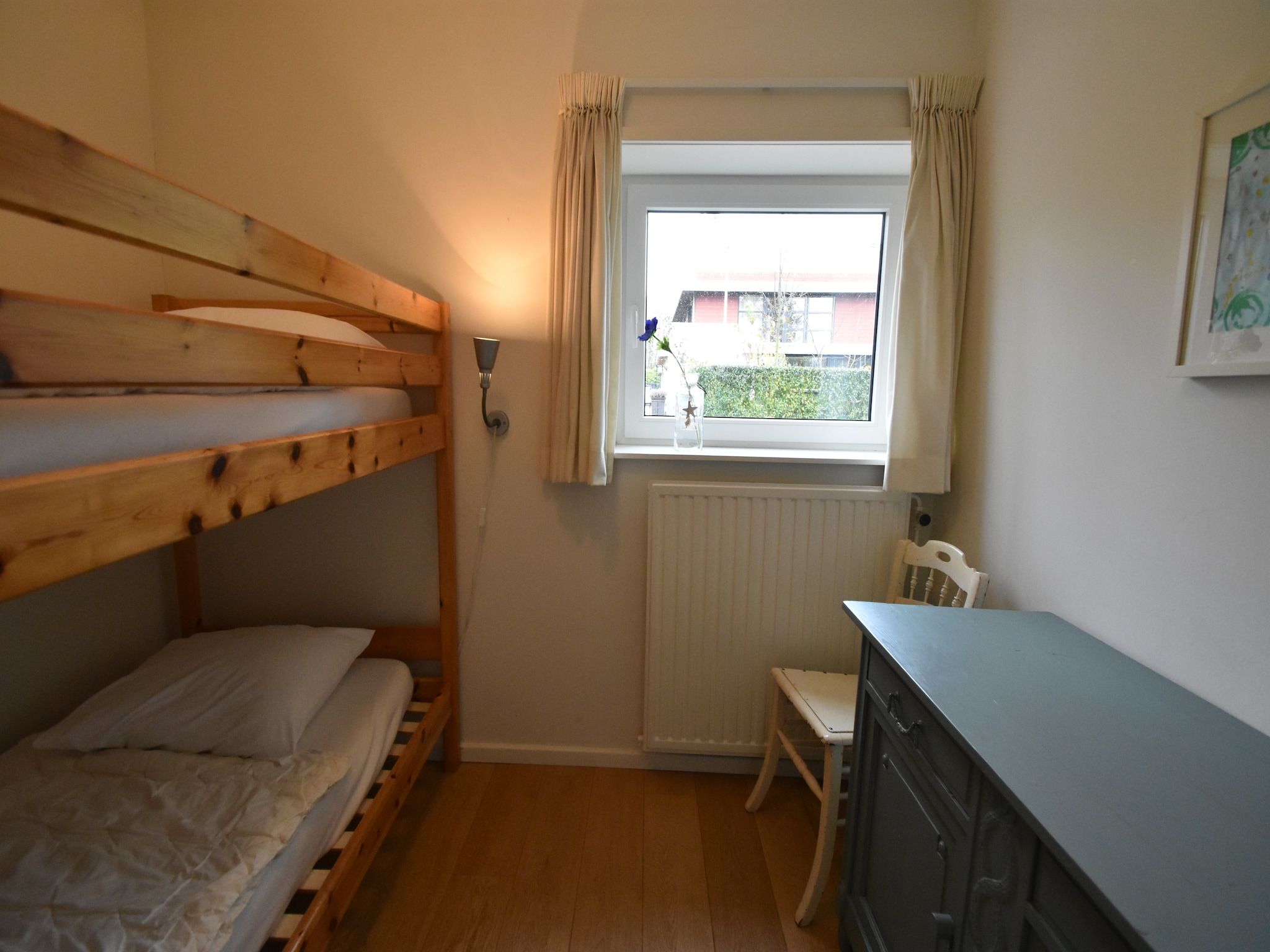 Een slaapkamer van Zwanenlaan 13 in Kamperland