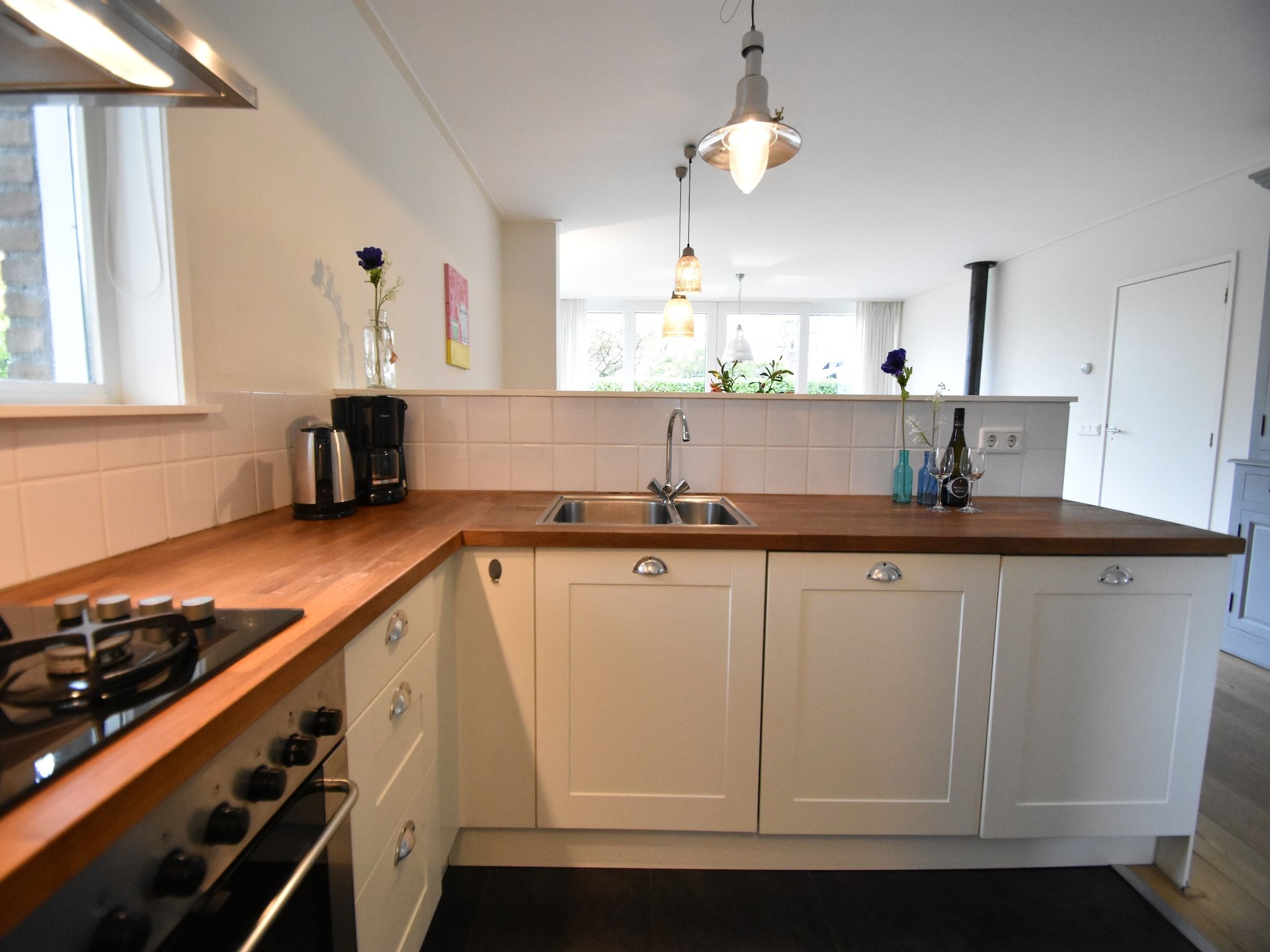 De keuken van Zwanenlaan 13 in Kamperland