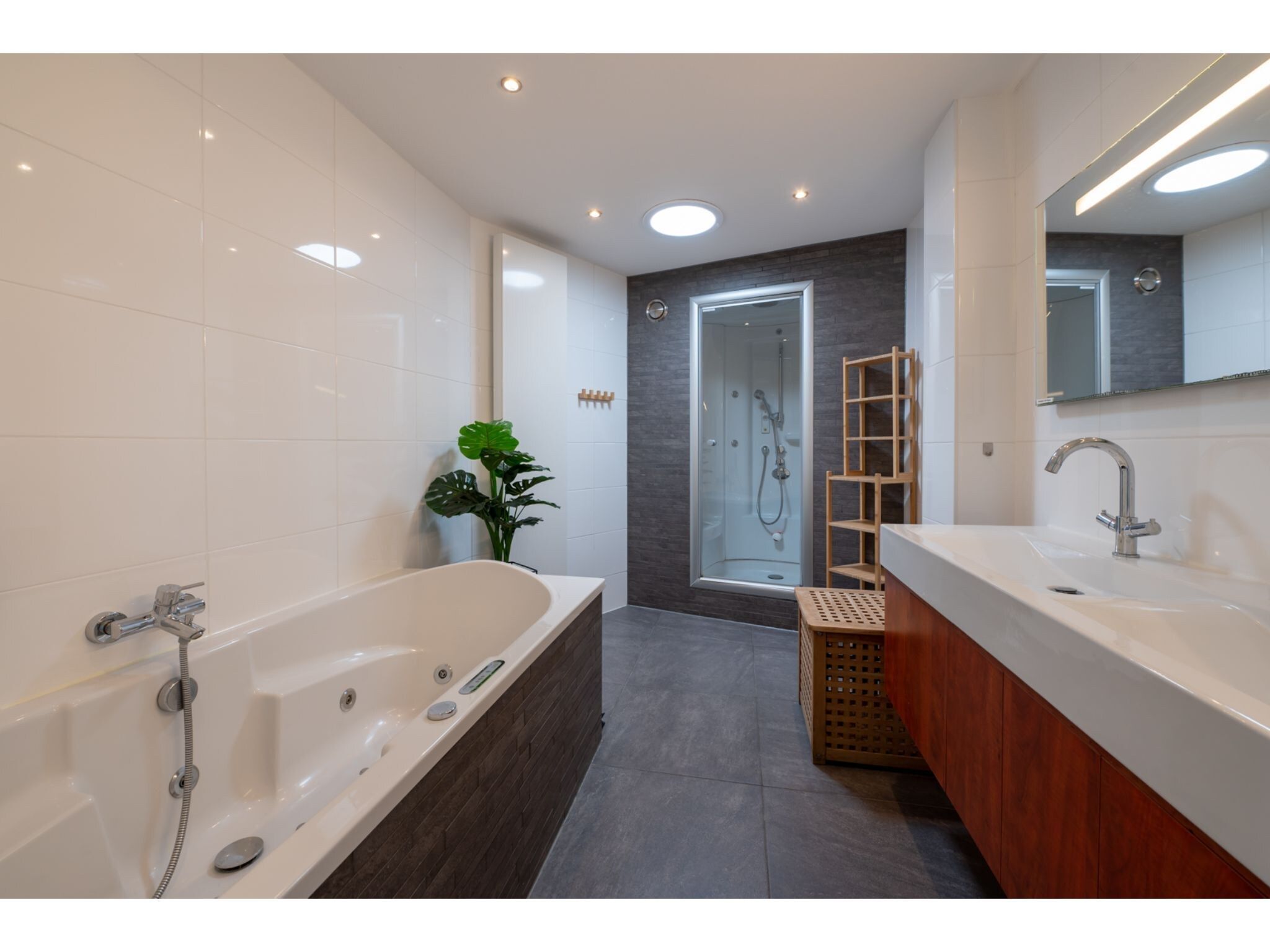 De badkamer van Veerdam 42 in Kortgene