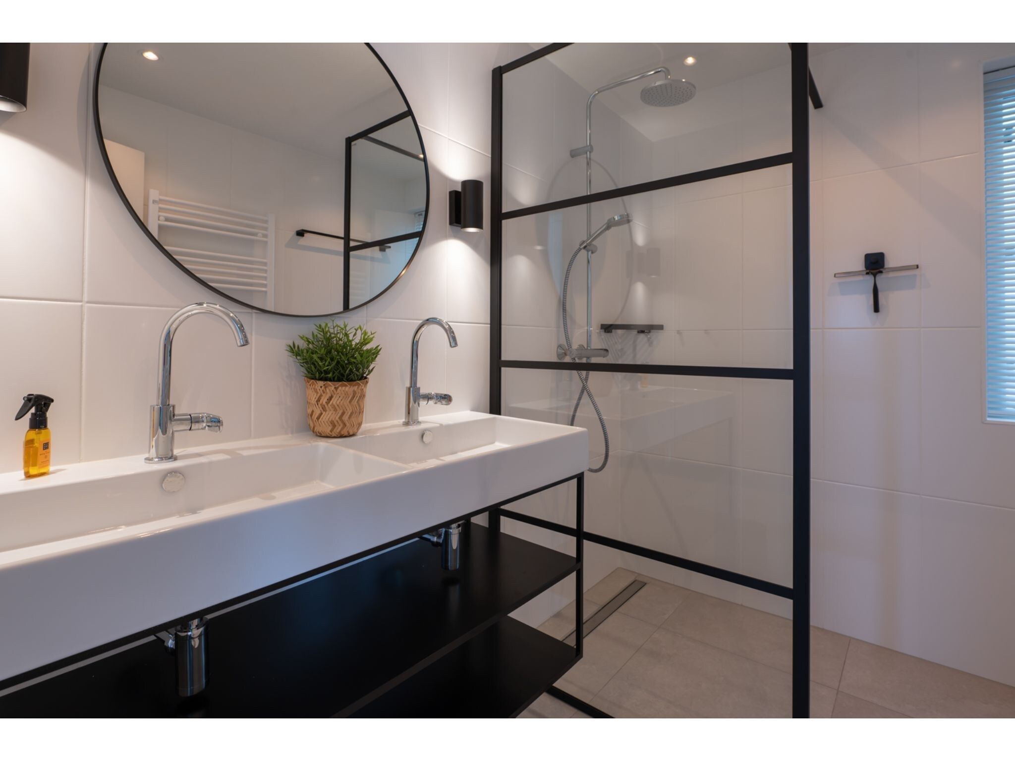 De badkamer van Veerdam 42 in Kortgene