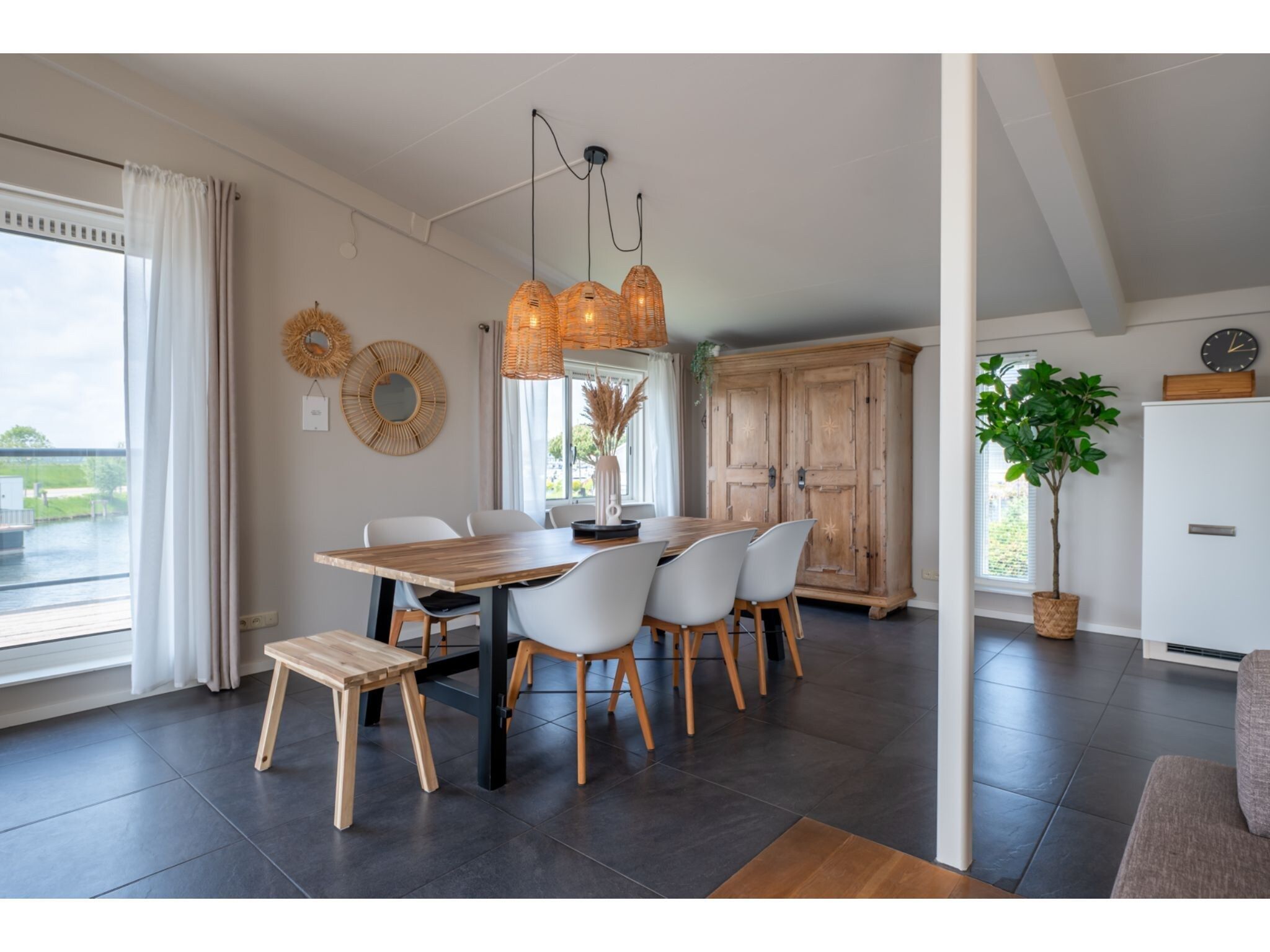 De woonkamer van Veerdam 42 in Kortgene