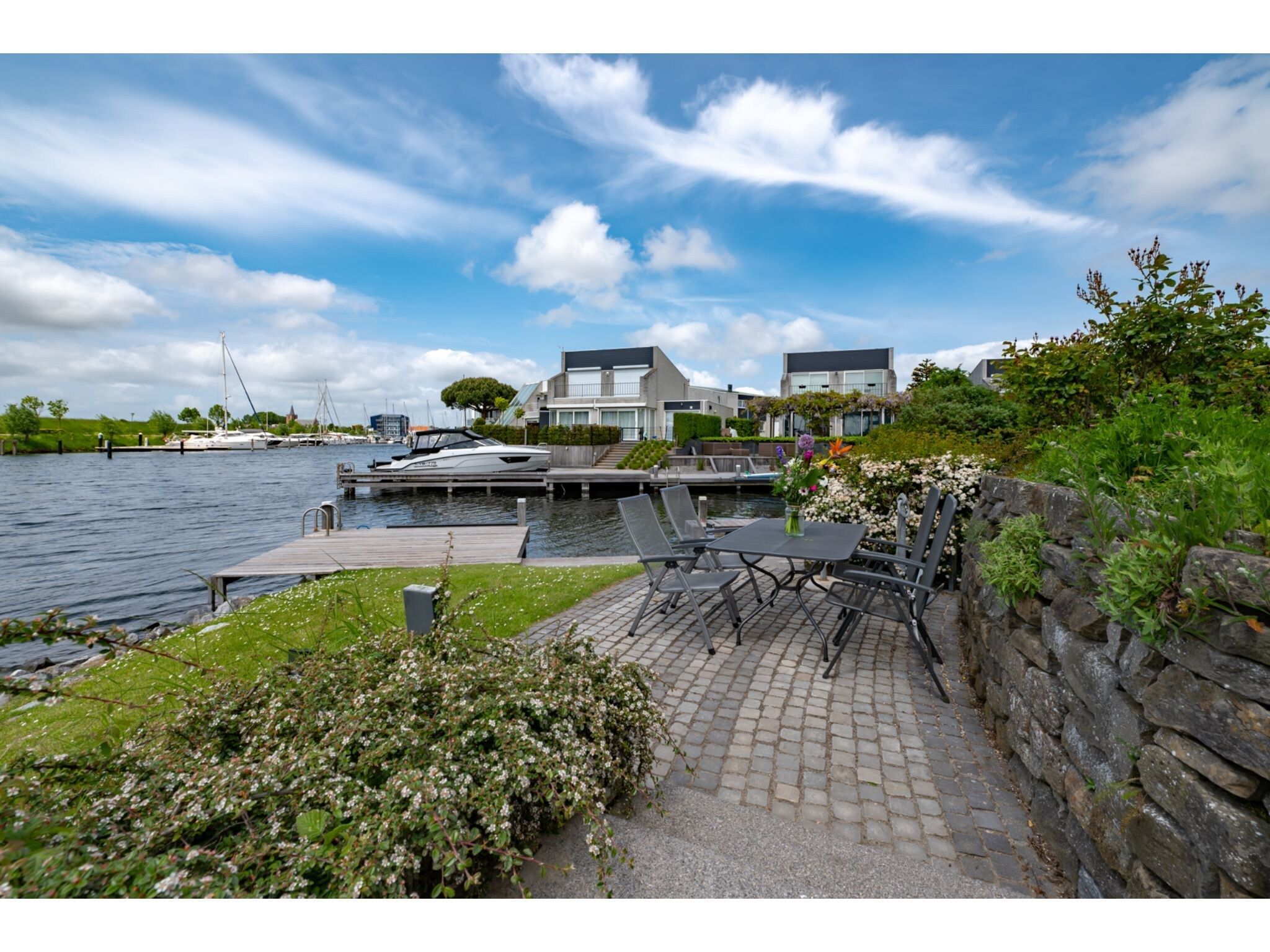 Het terras van Veerdam 42 in Kortgene