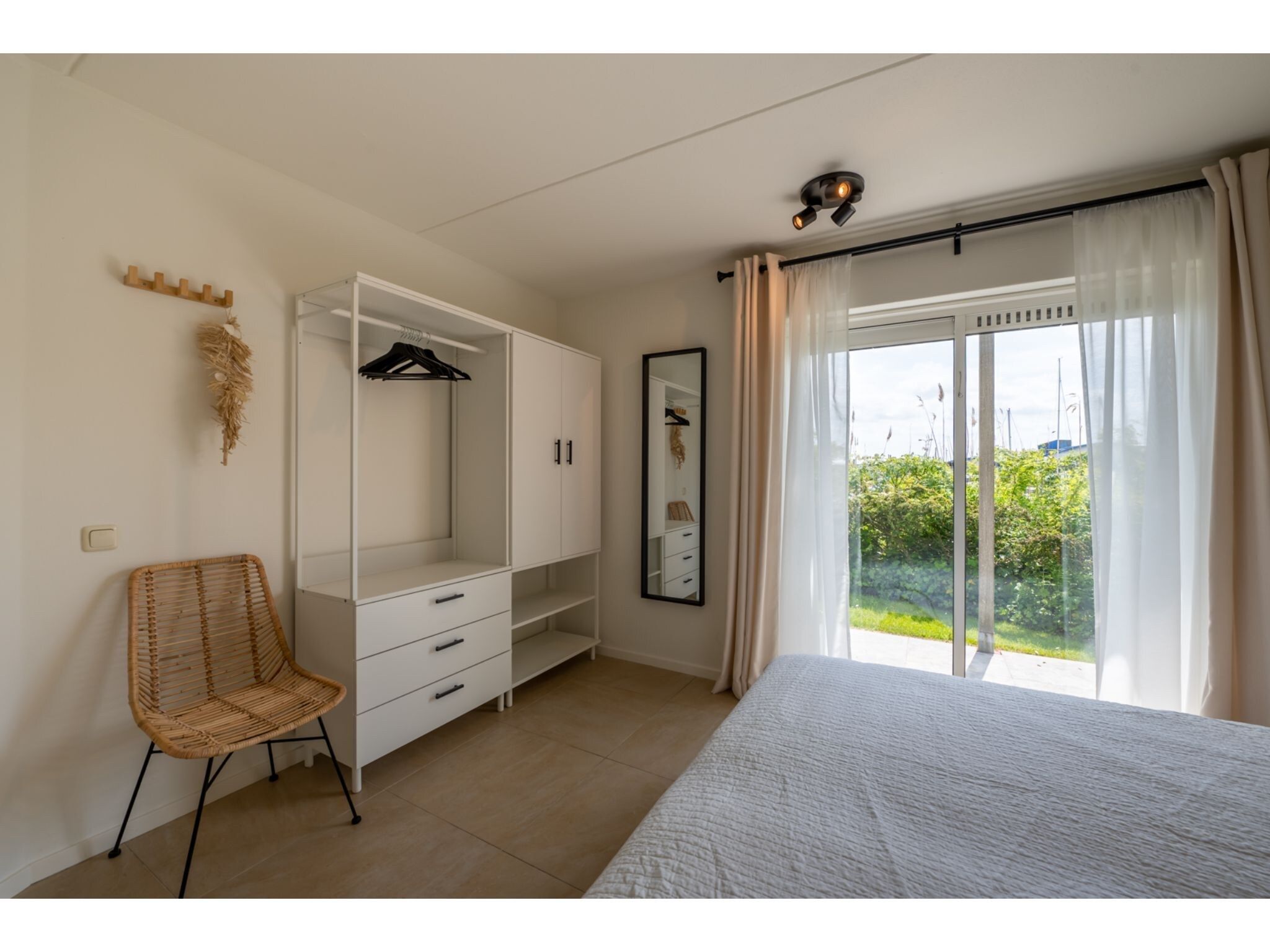 Een slaapkamer van Veerdam 42 in Kortgene