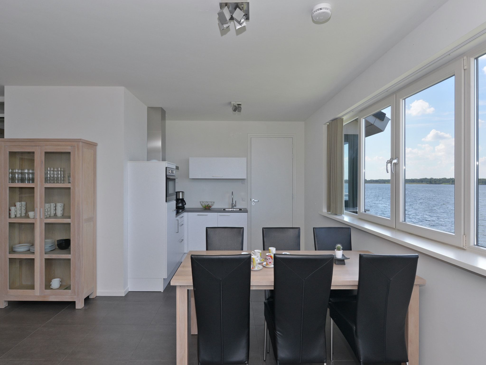 De eetkamer van Appartement 4b - Schotsman Watersport in Kamperland