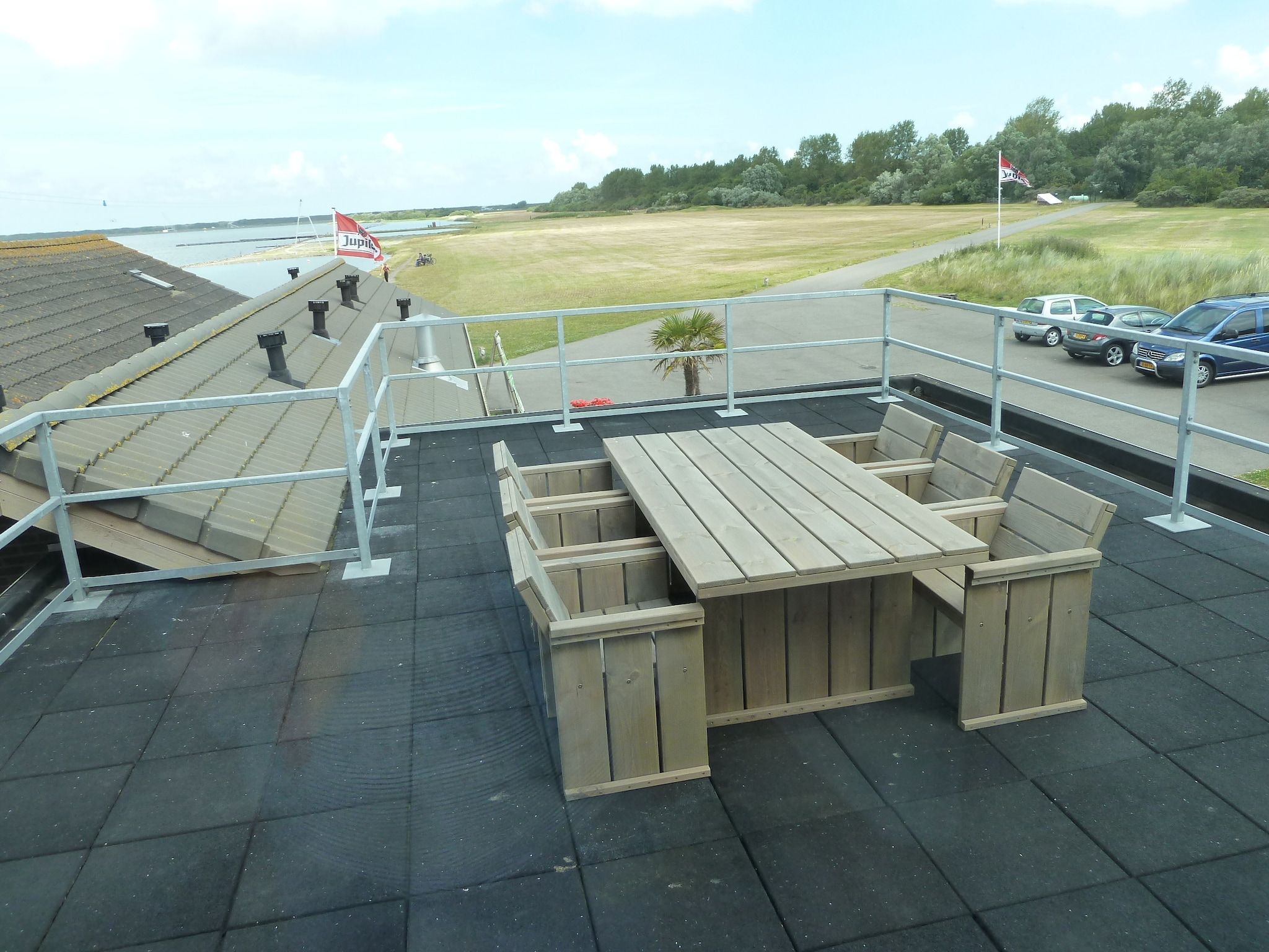 Het terras van Appartement 4b - Schotsman Watersport in Kamperland