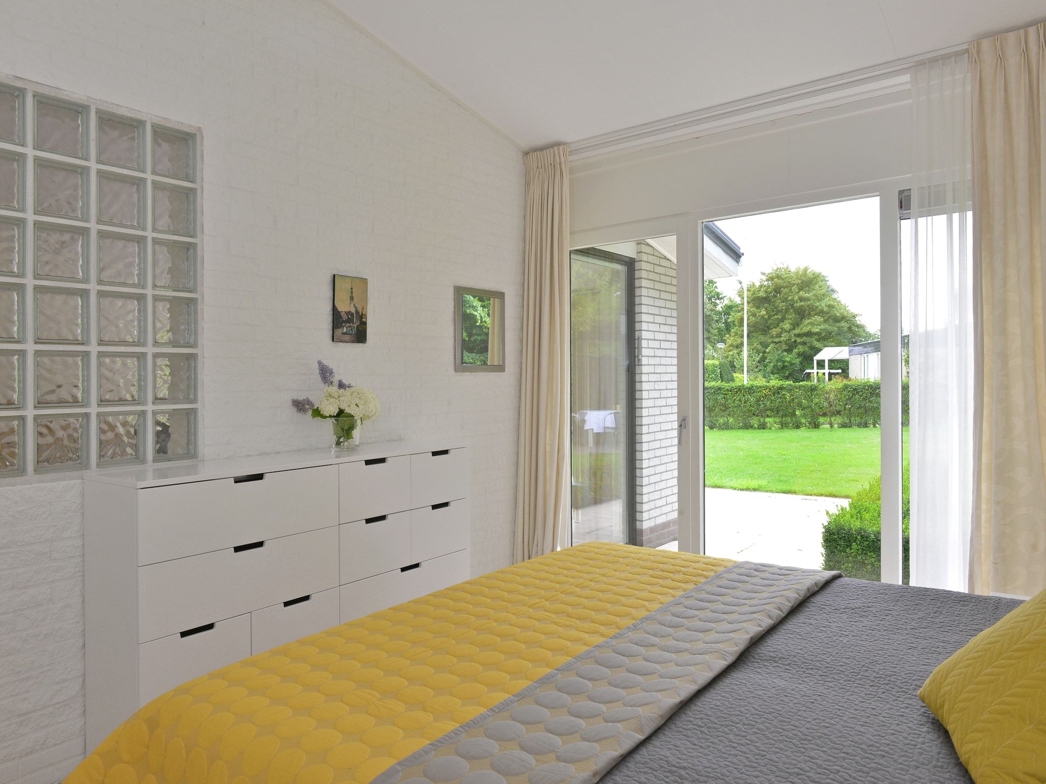 Een slaapkamer van Wilgenlaan 15 in Kamperland