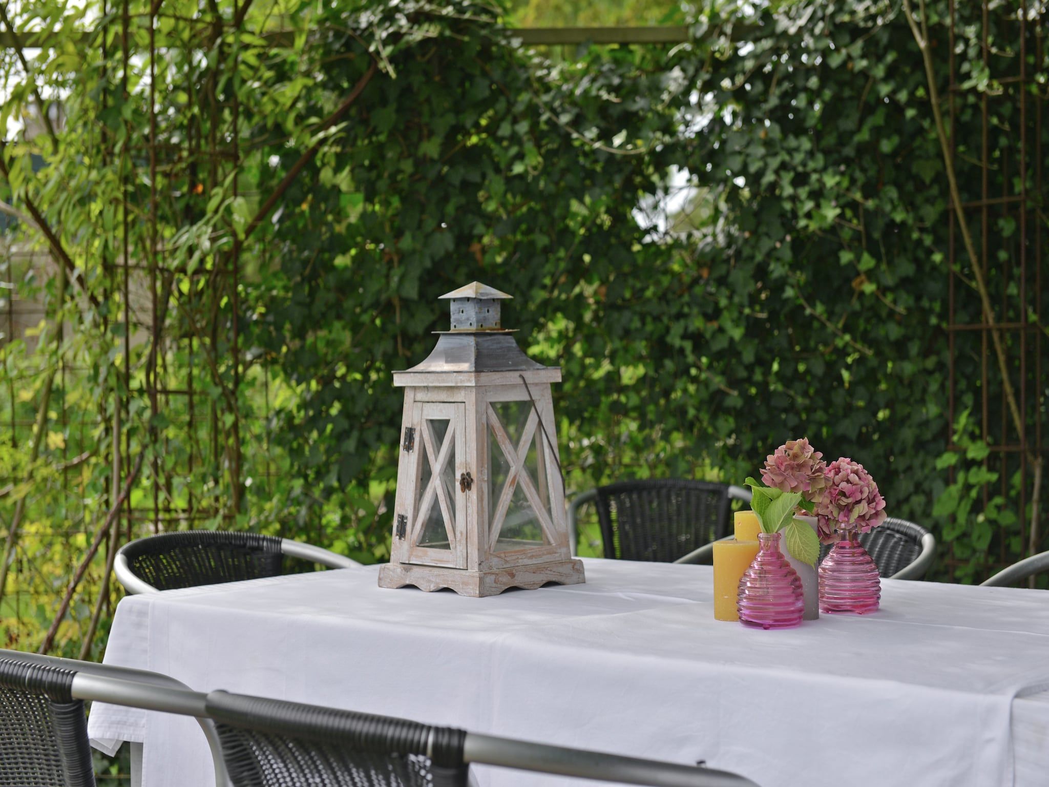 Het terras van Wilgenlaan 15 in Kamperland