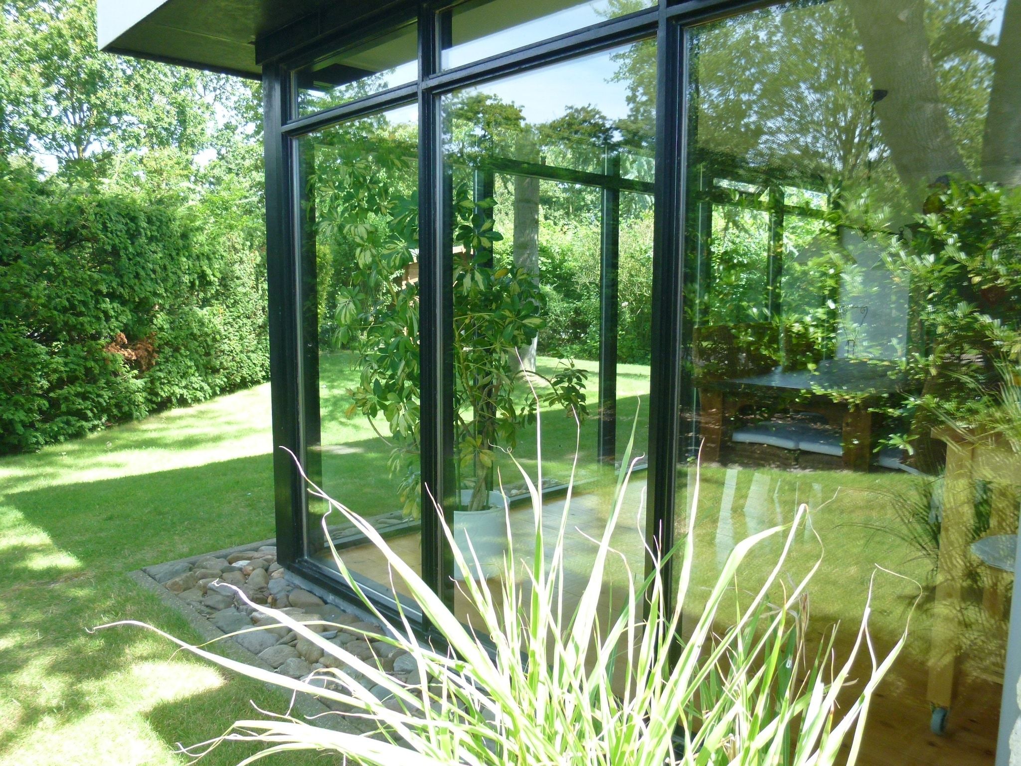 De tuin van Berkenlaan 6 in Kamperland