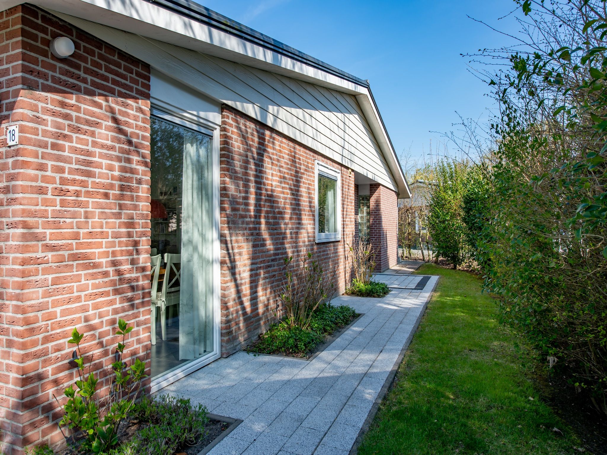 De buitenkant van Cypressenlaan 18 in Kamperland