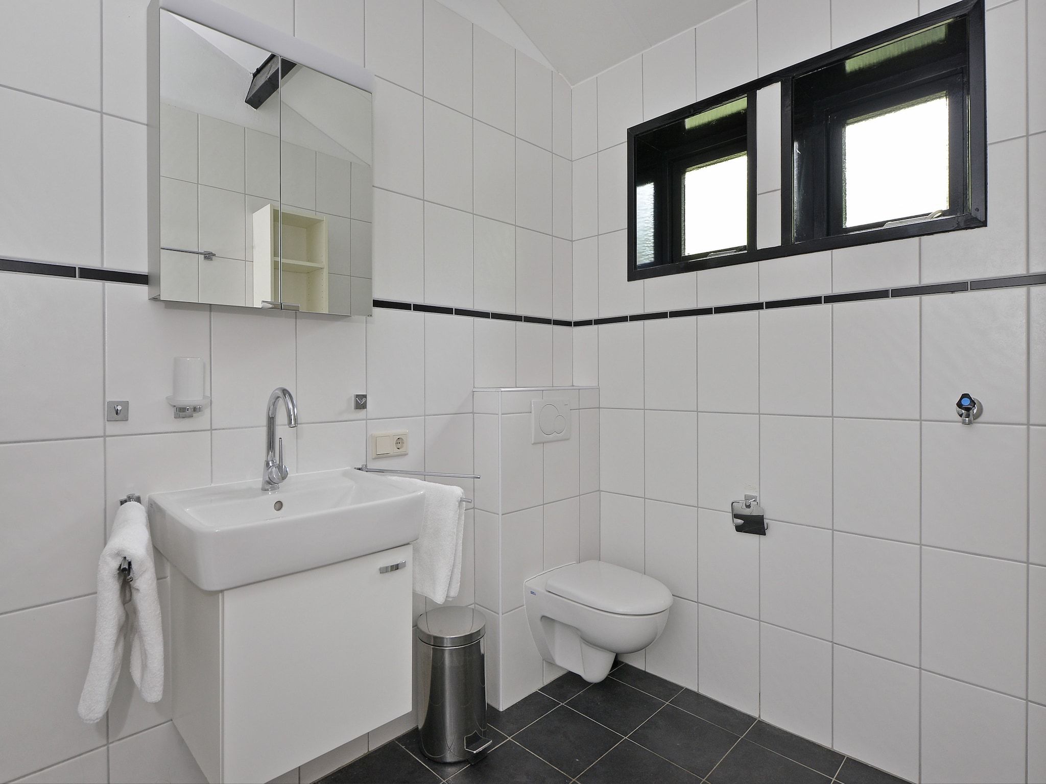 De badkamer van Cederlaan 8 in Kamperland