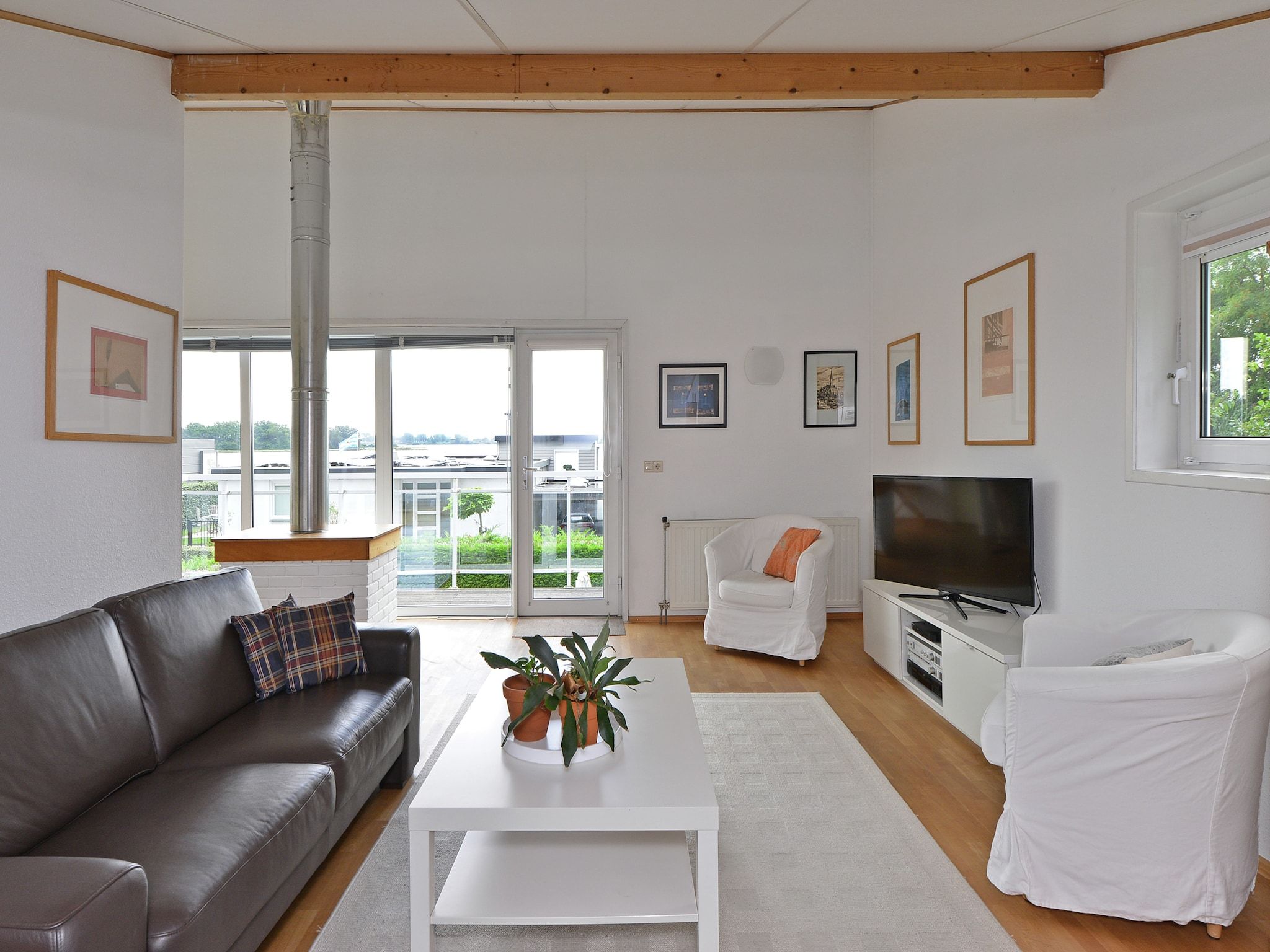 De woonkamer van Cederlaan 8 in Kamperland