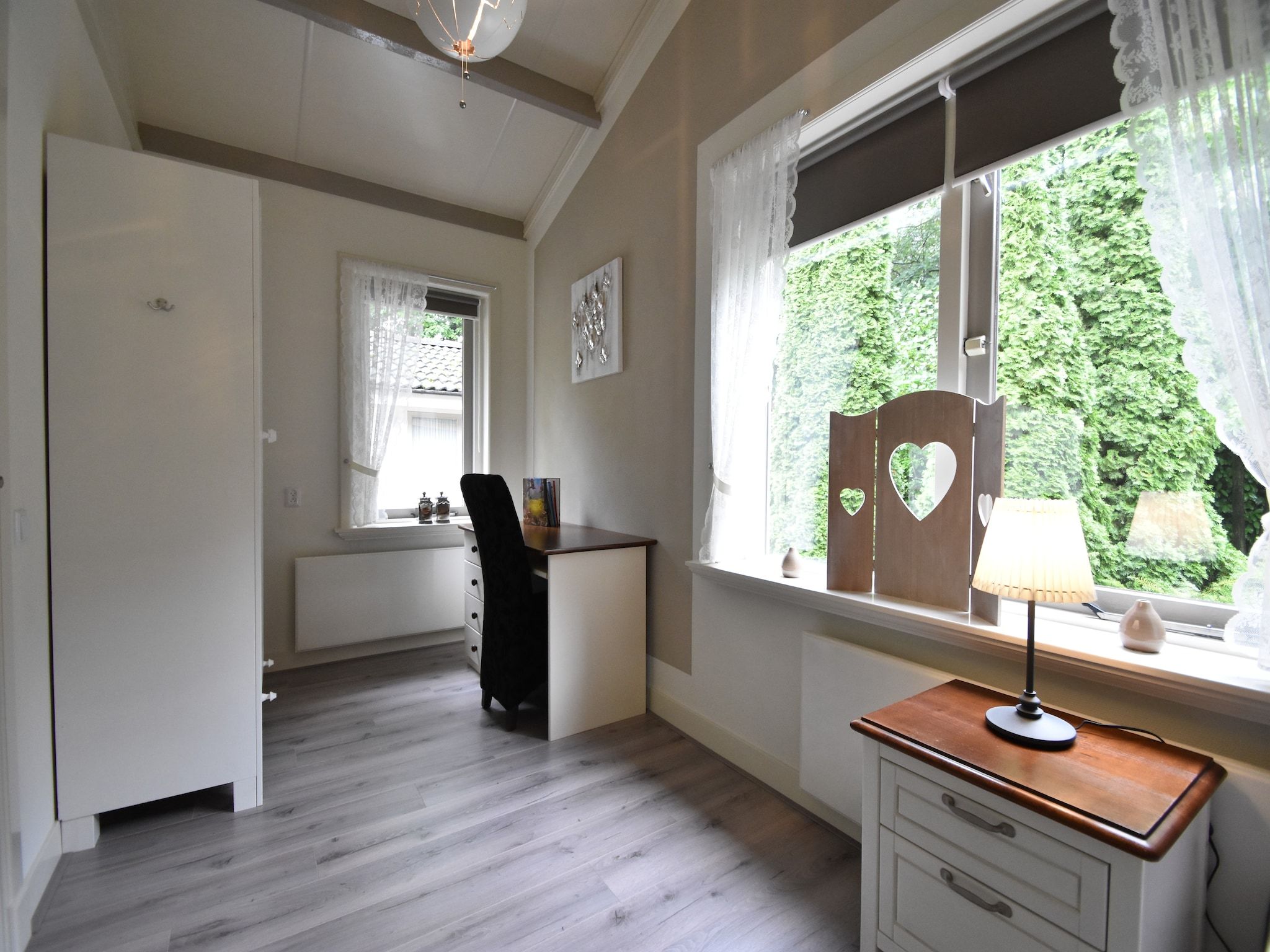 Een slaapkamer van 't Woudhuis in Holten