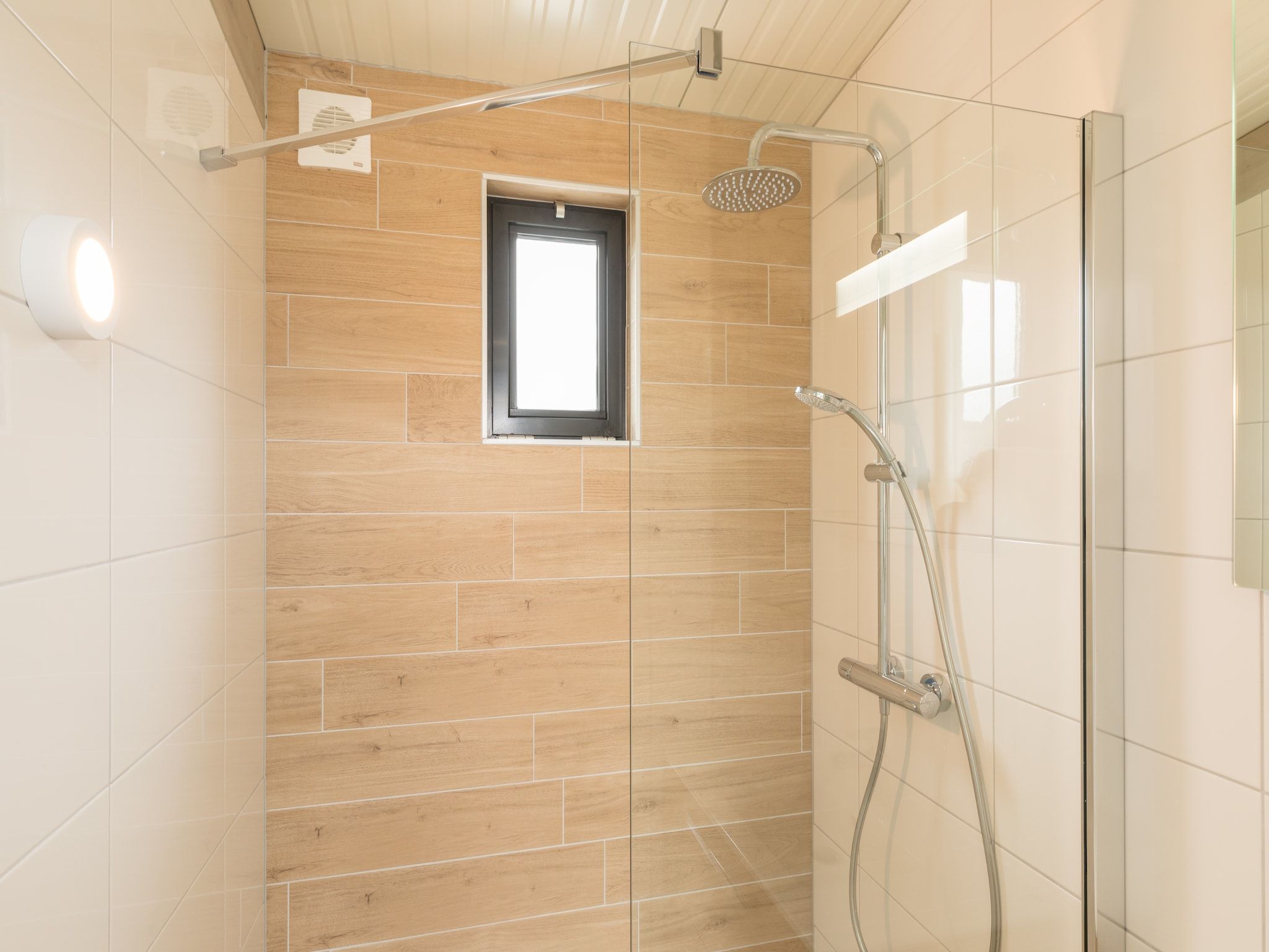 De badkamer van Sea Lodges Ameland 2 in Hollum