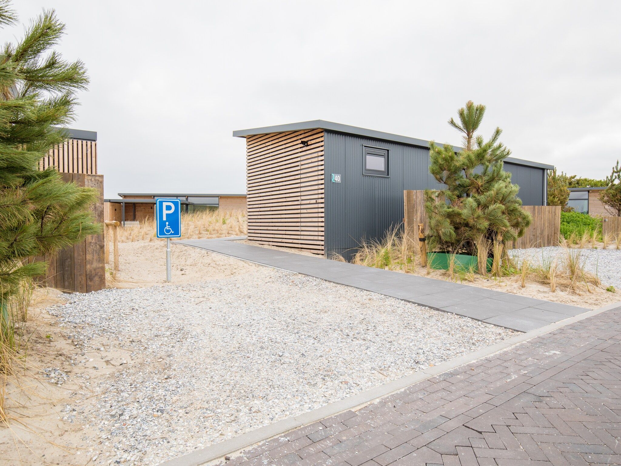 De buitenkant van Sea Lodges Ameland 4 in Hollum
