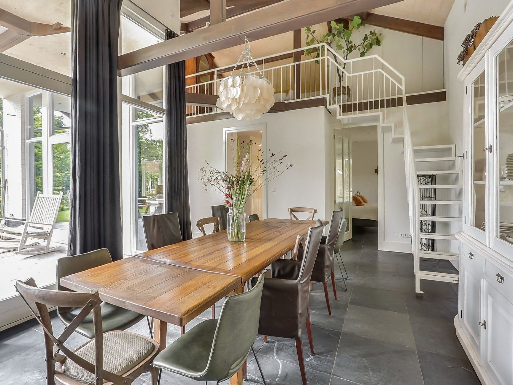 De eetkamer van Vakantiepark Sandberghe 7 in Uden