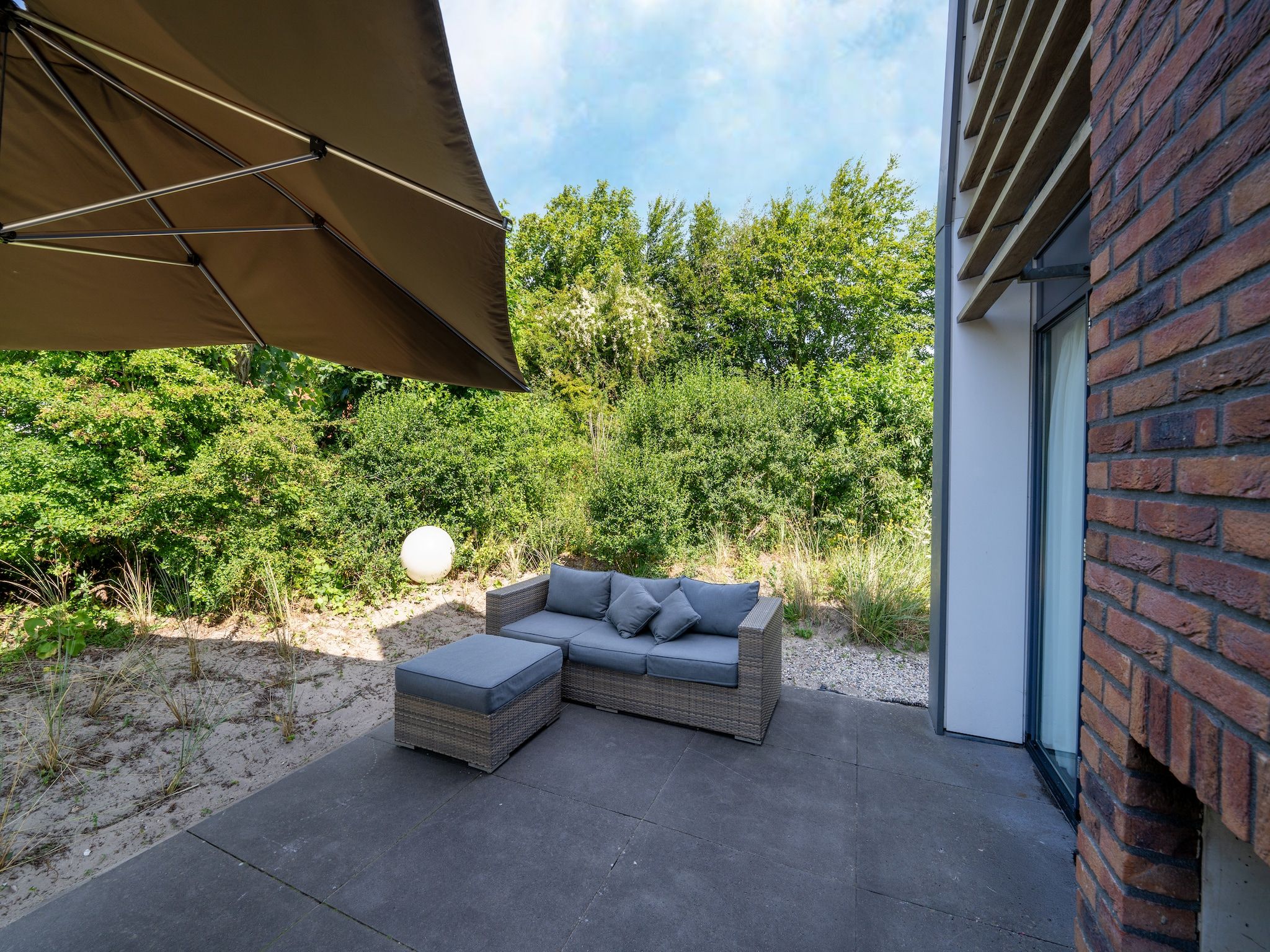 Het terras van Waterland in Egmond aan den Hoef