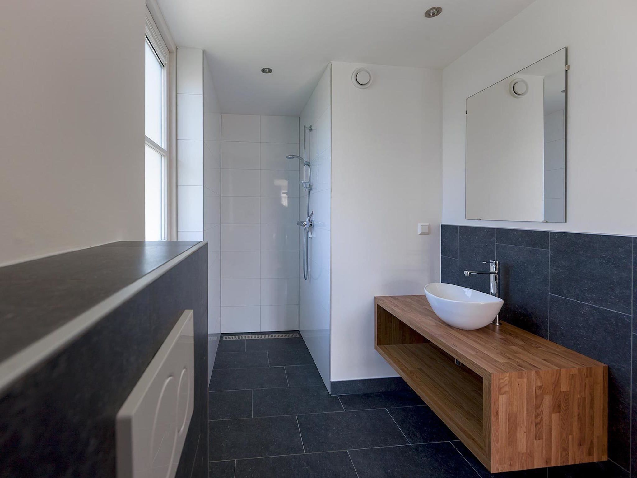 De badkamer van Bungalowpark de Gouden Spar 5 in Noordwijk