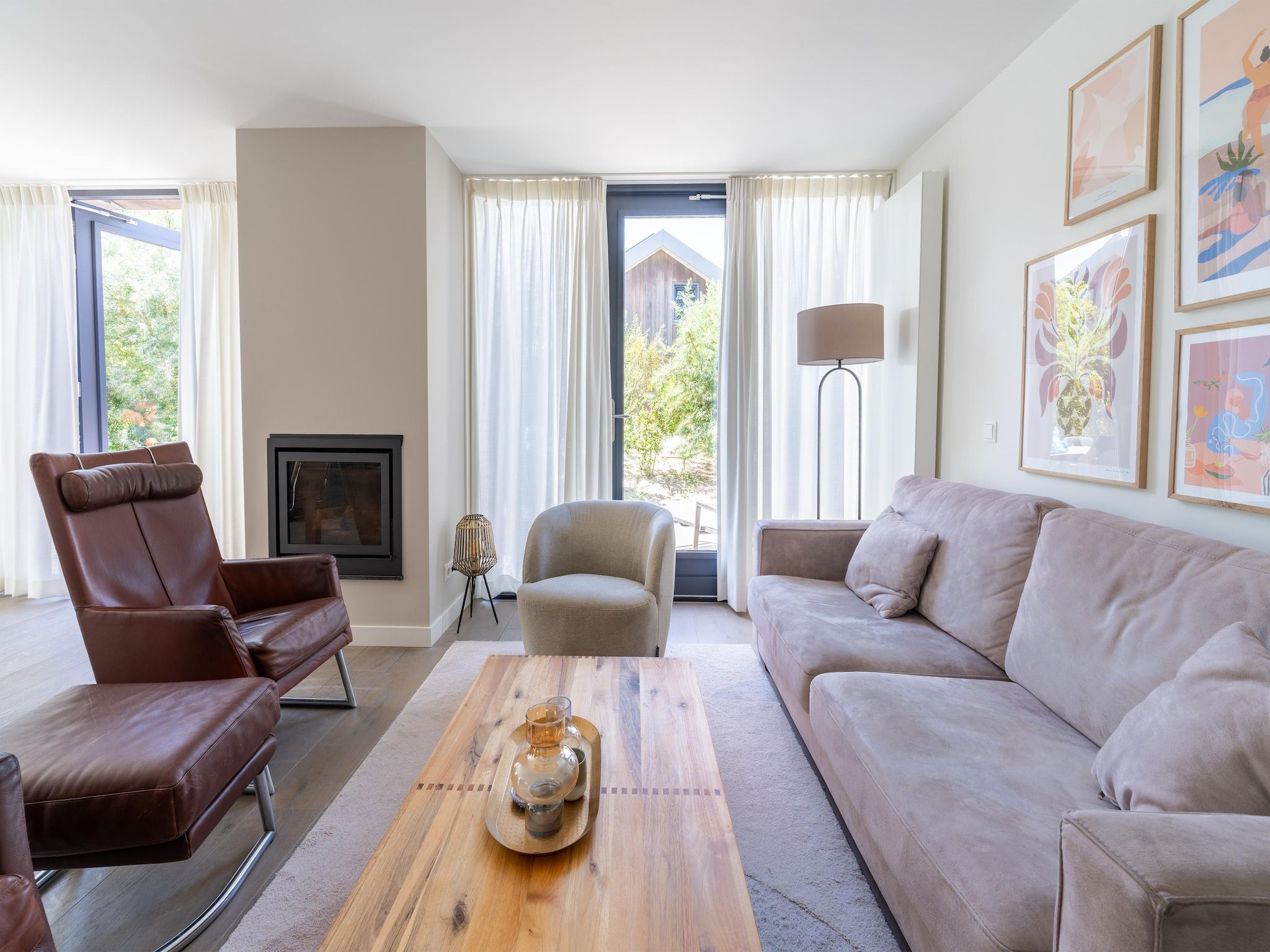 De woonkamer van Onder de molen in Egmond aan den Hoef