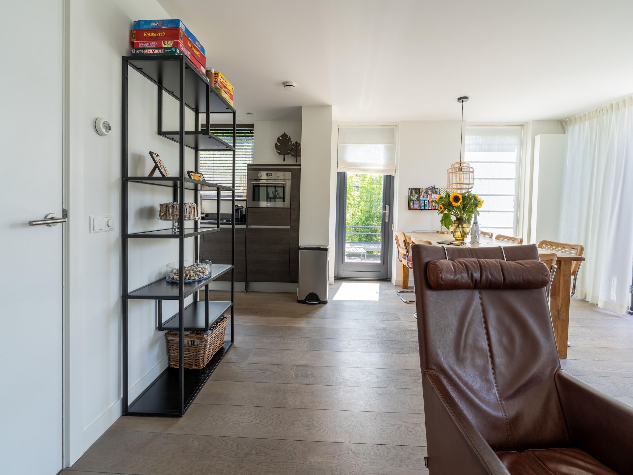 De woonkamer van Onder de molen in Egmond aan den Hoef