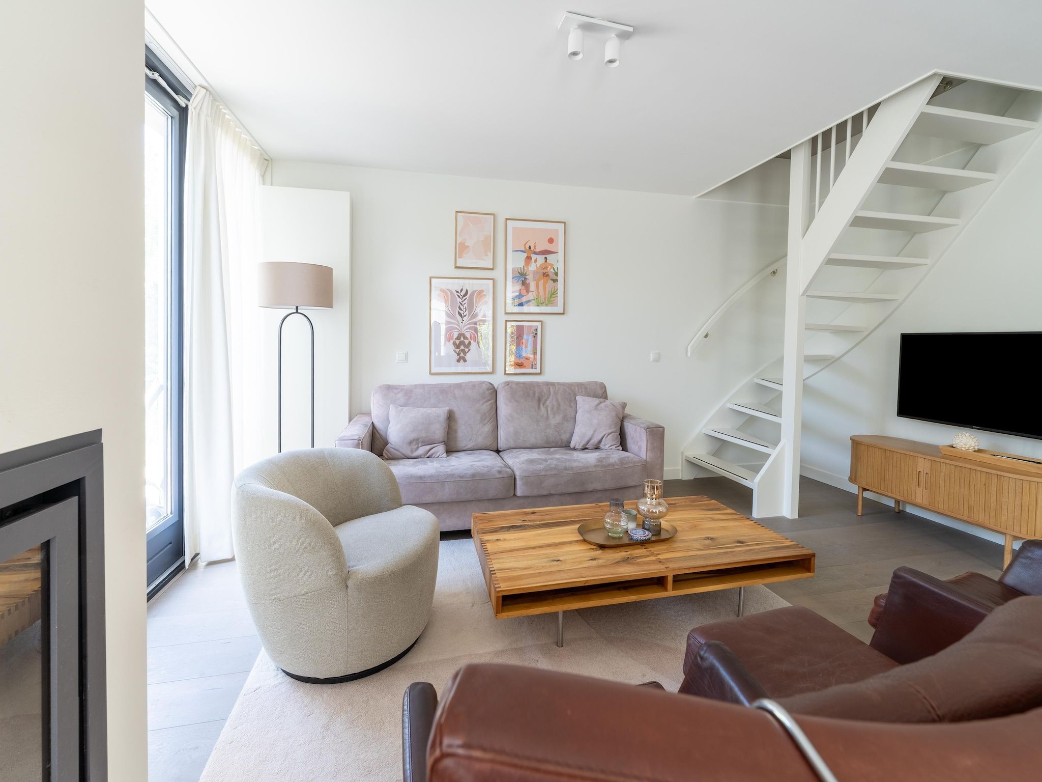 De woonkamer van Onder de molen in Egmond aan den Hoef