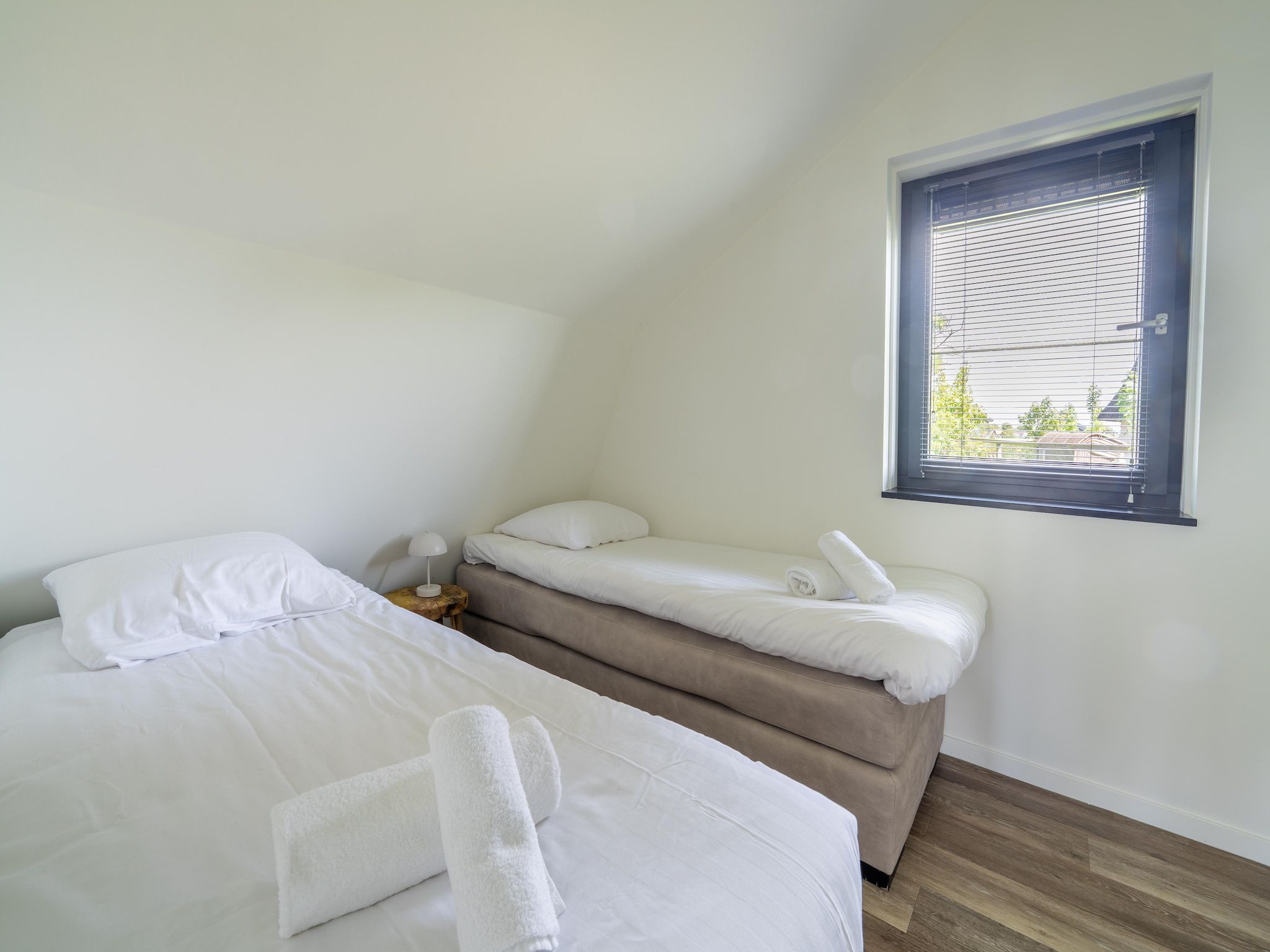 Een slaapkamer van Onder de molen in Egmond aan den Hoef