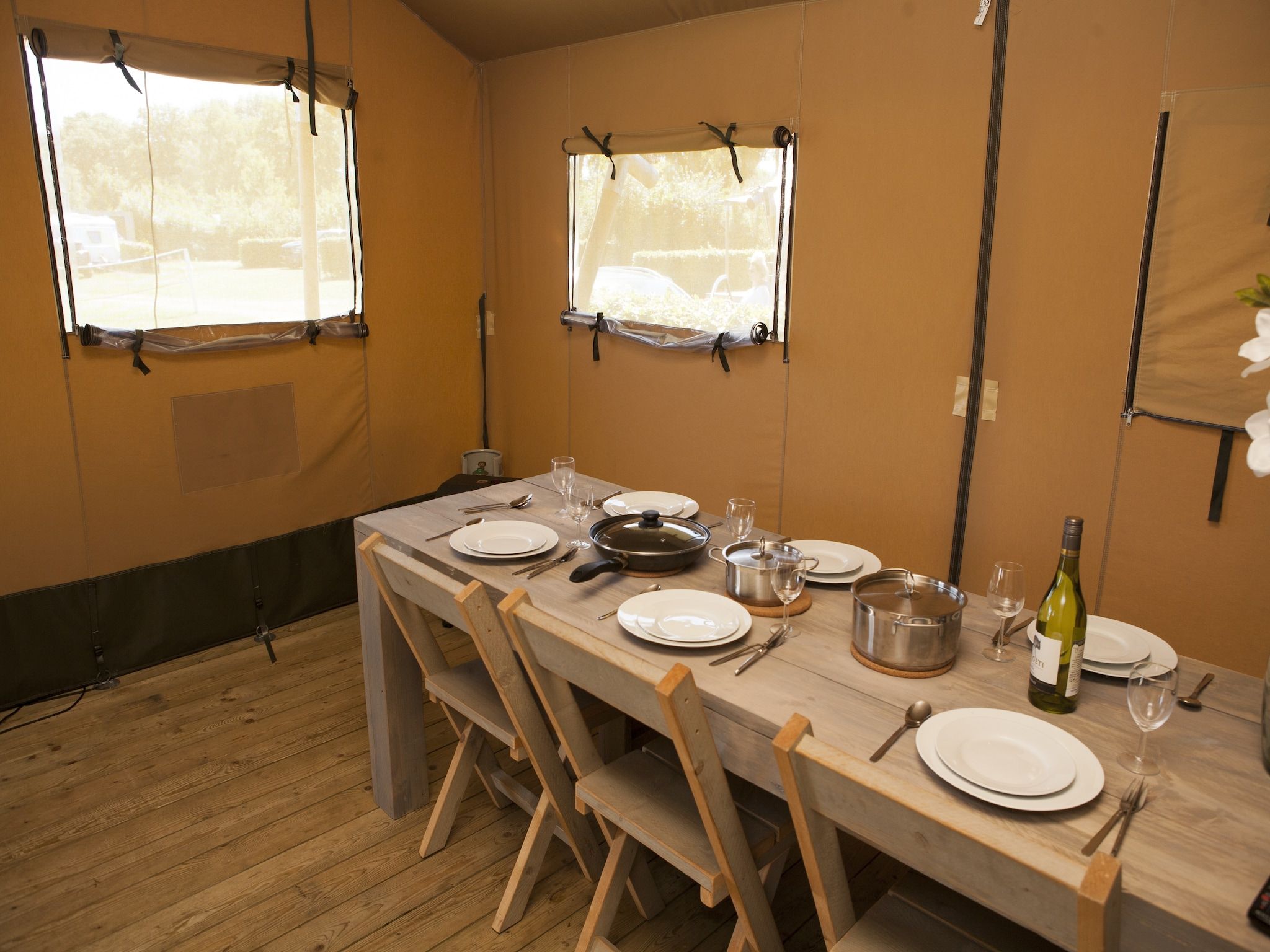 De woonkamer van Recreatiepark de Boshoek 2 in Voorthuizen