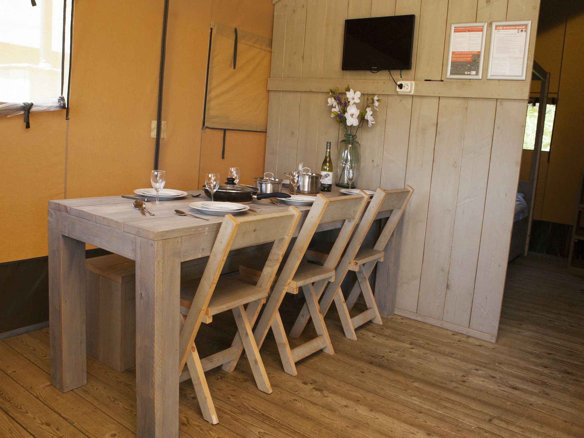 De eetkamer van Recreatiepark de Boshoek 2 in Voorthuizen