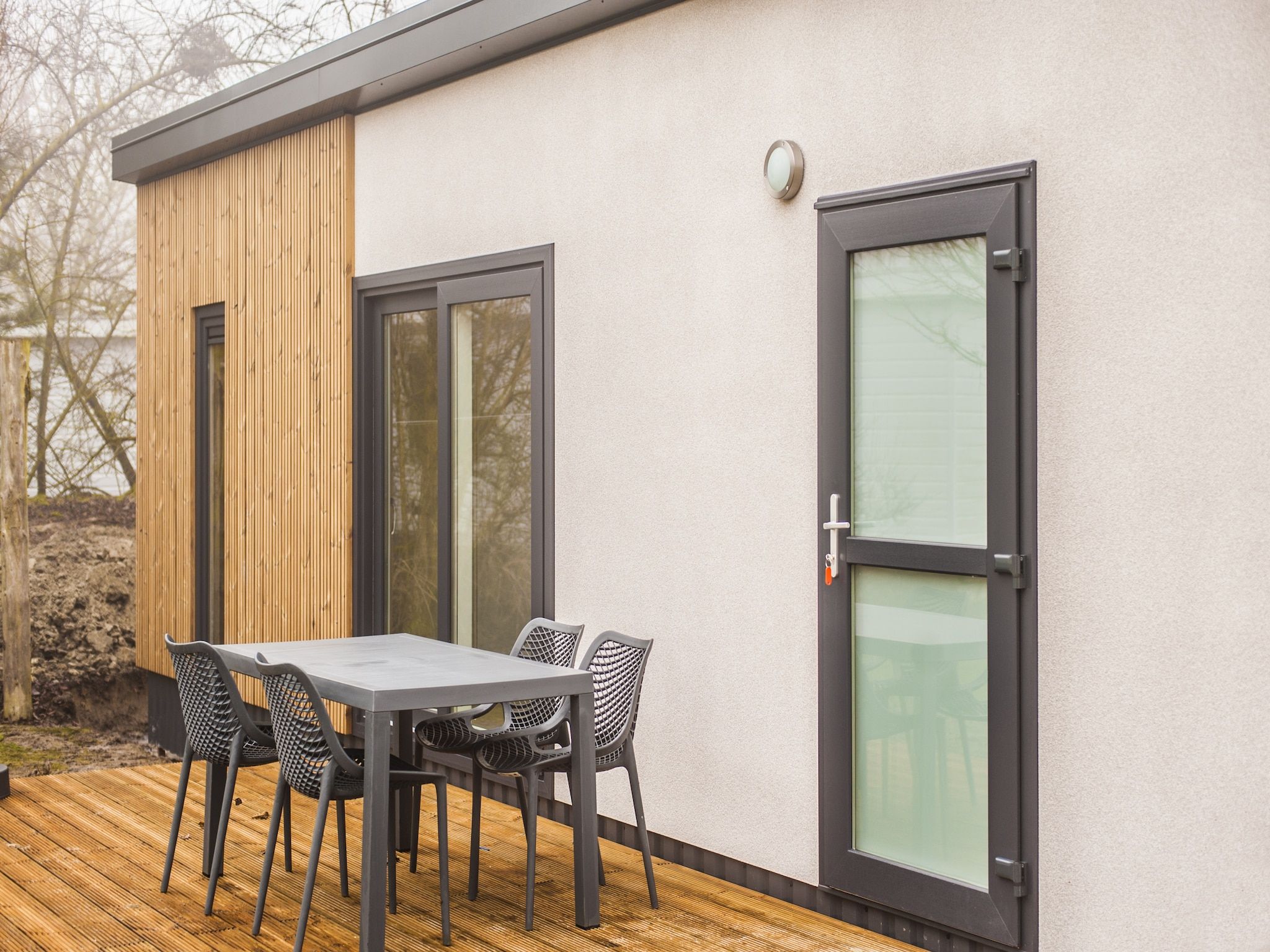 Het terras van Vakantiepark Kijkduin 1 in Den Haag