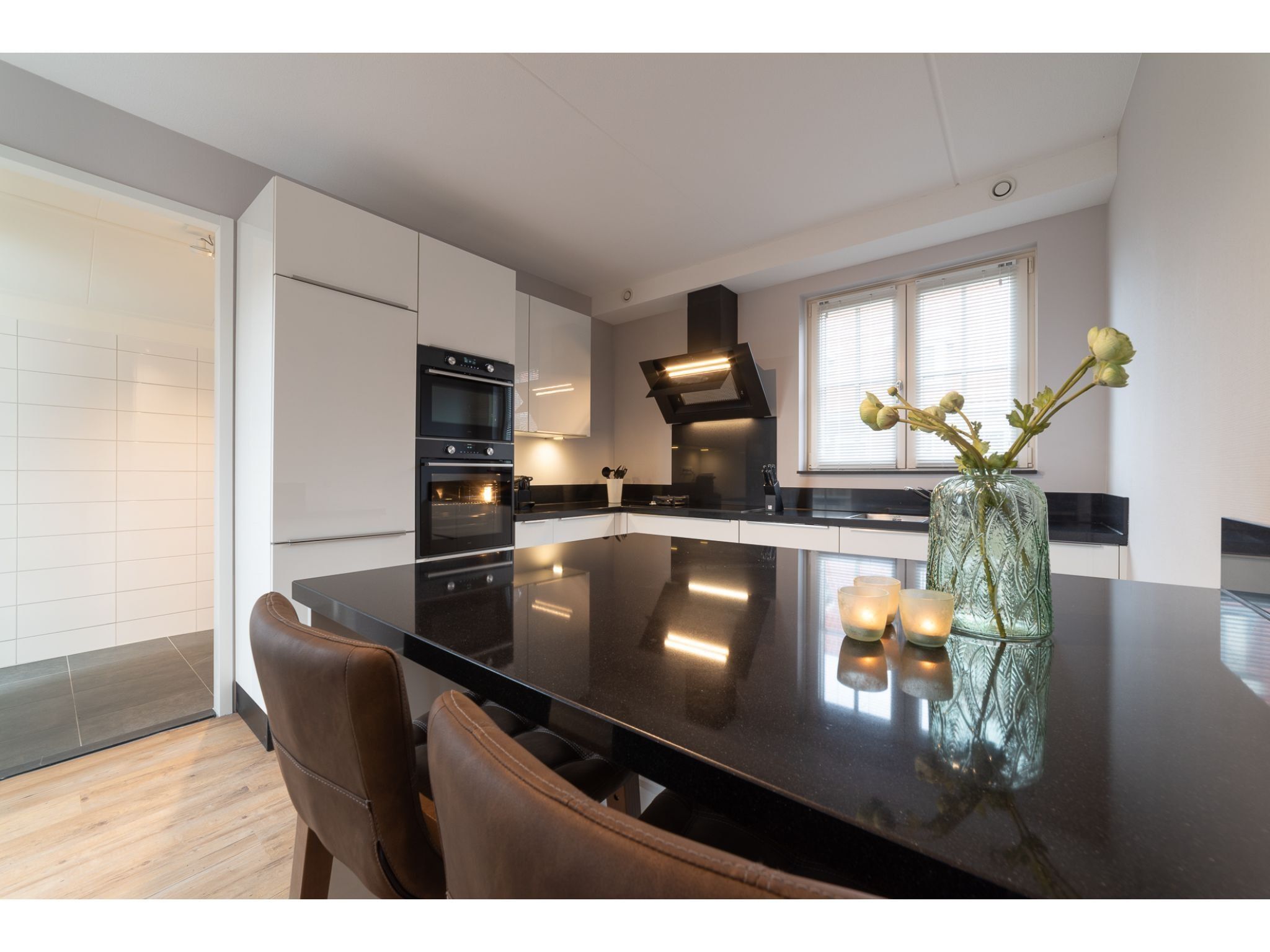 De keuken van 8 pers met jacuzzi in Colijnsplaat