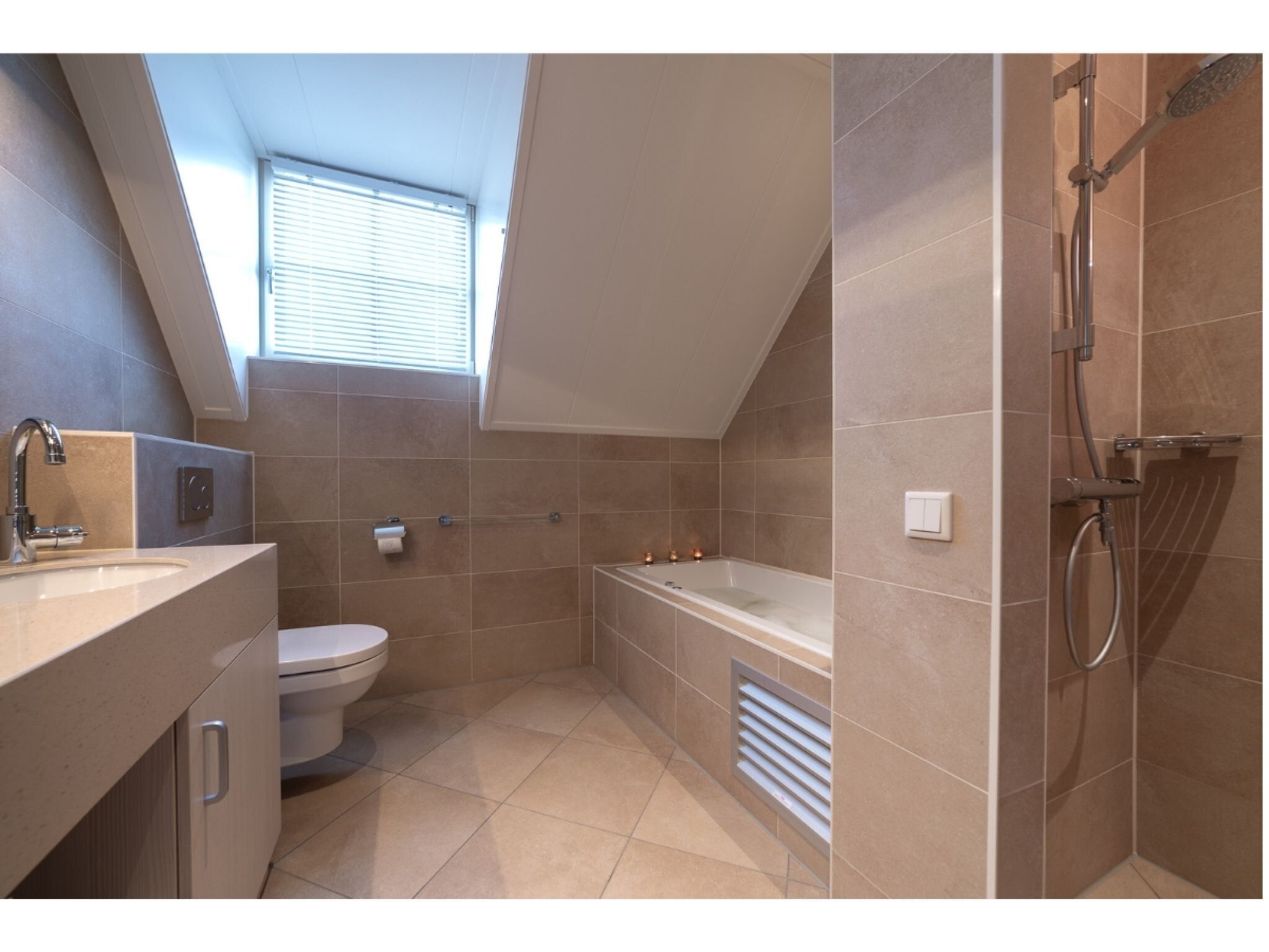 De badkamer van Zeeuwse Weelde - 2 in Colijnsplaat