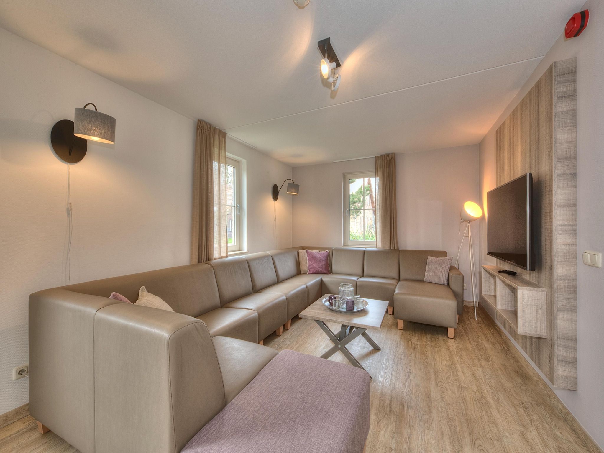 De woonkamer van Vakantiepark Weerterbergen 5 in Weert