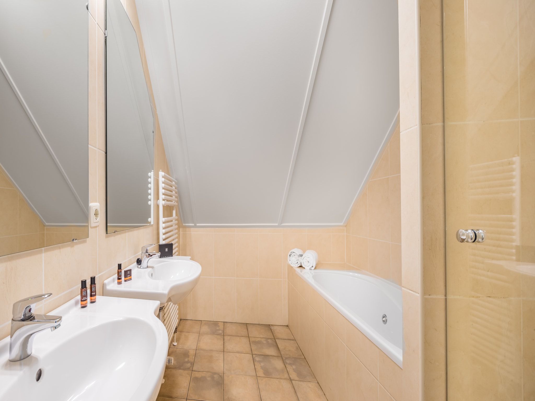 De badkamer van Vakantiepark Weerterbergen 6 in Weert