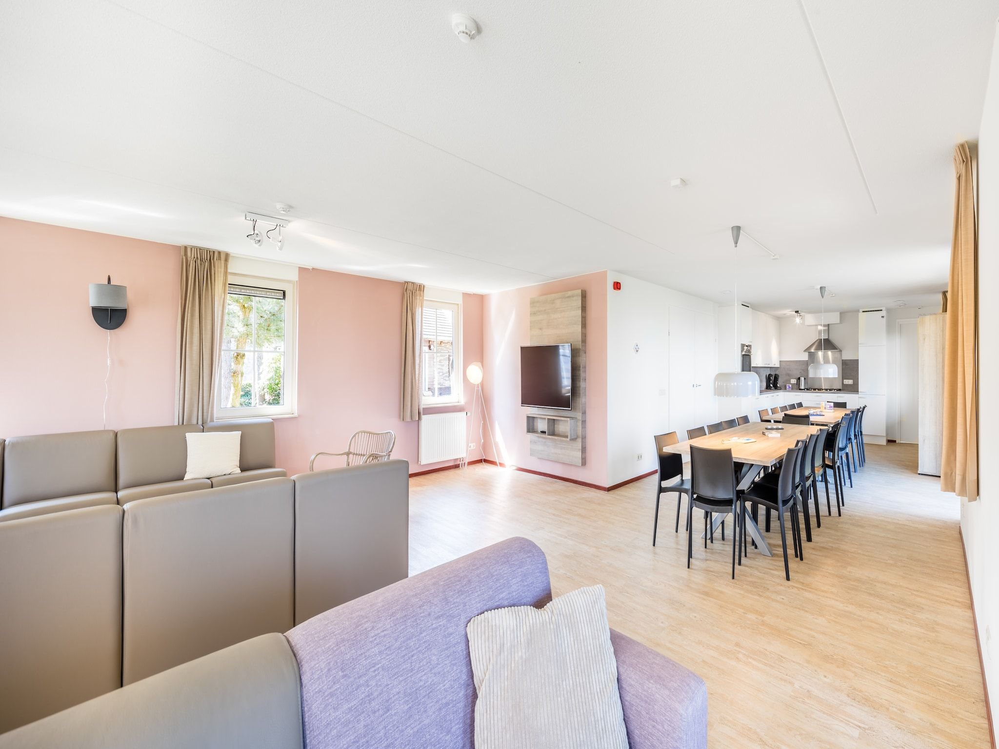 De woonkamer van Vakantiepark Weerterbergen 7 in Weert